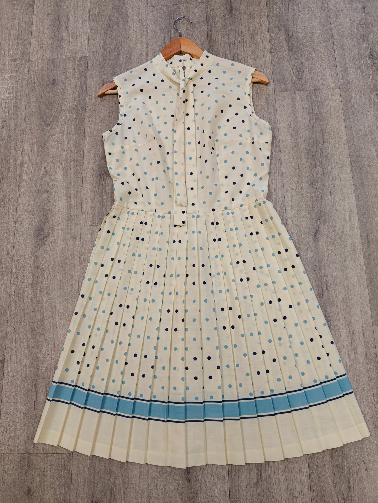 1960s spotty dress with pleated skirt - M/12