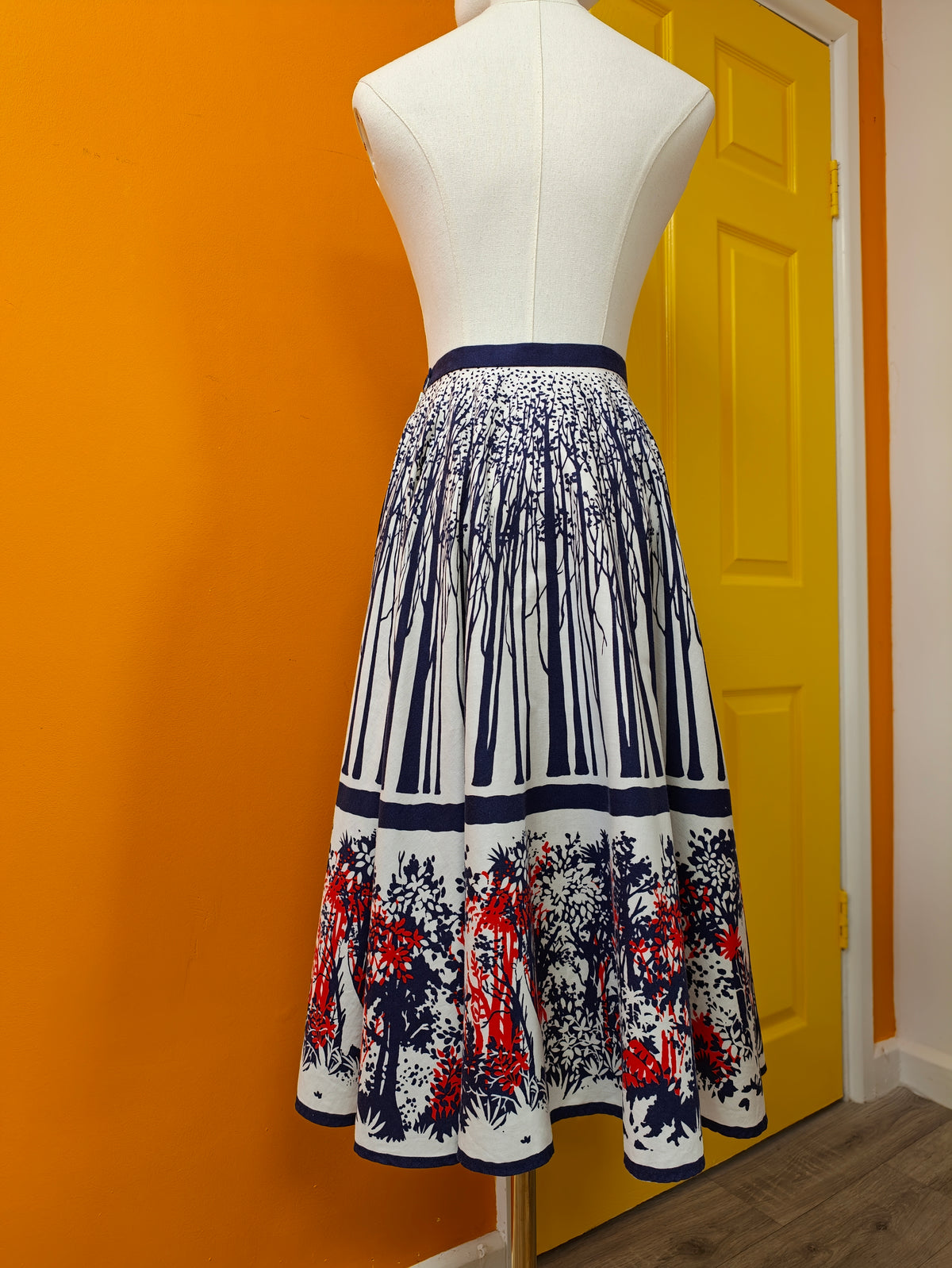 1980s novelty print full circle cotton skirt - 24" waist