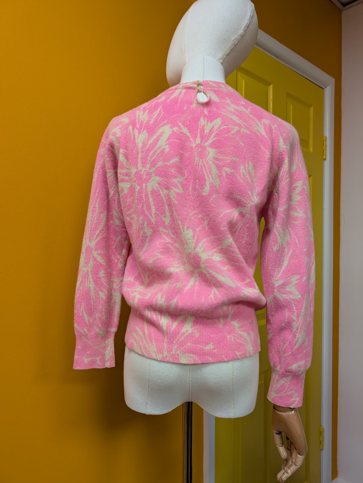 1960s Daisy pink wool jumper - S