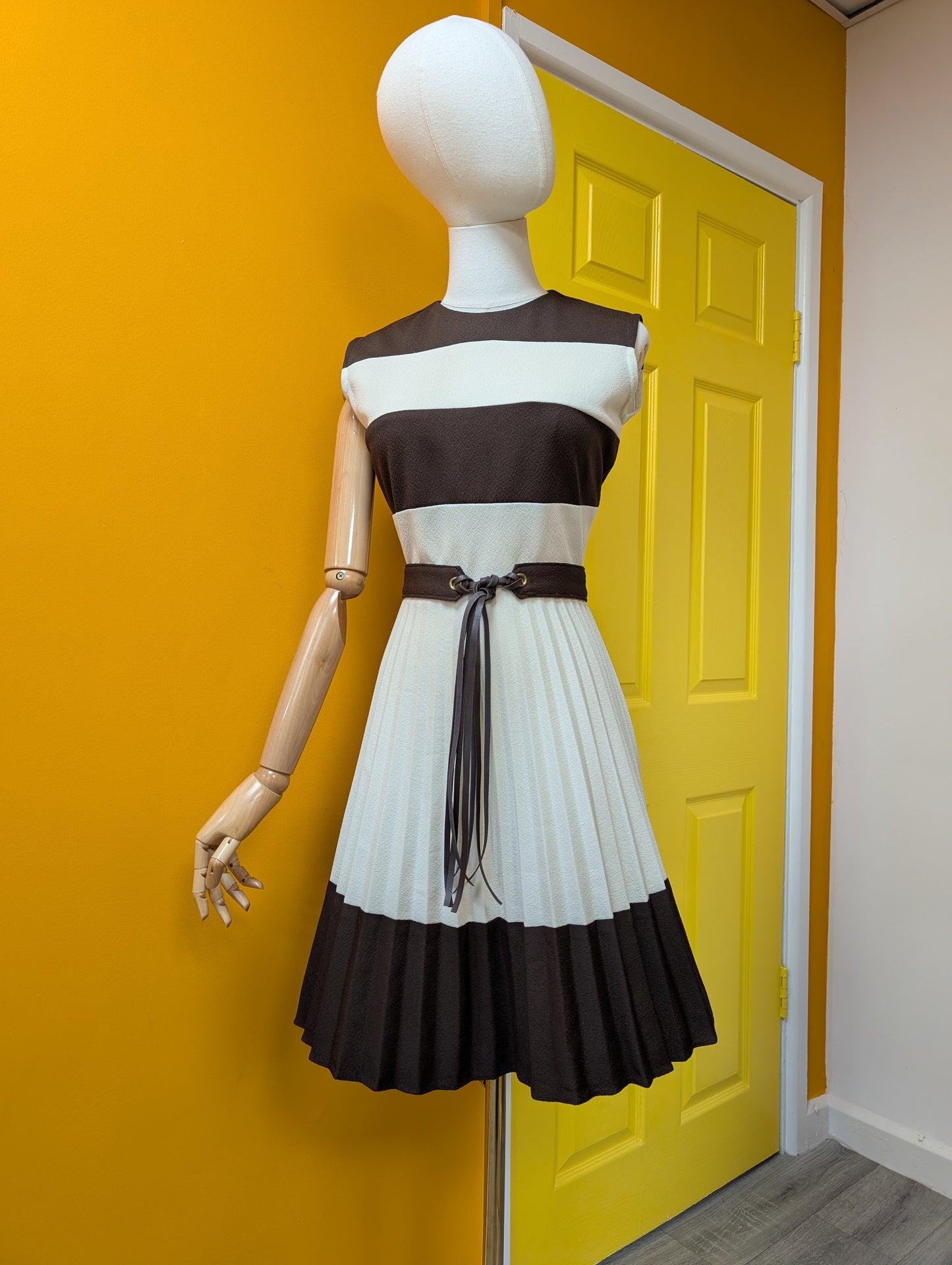 60s/70s brown/white dress and belt - S/8/10