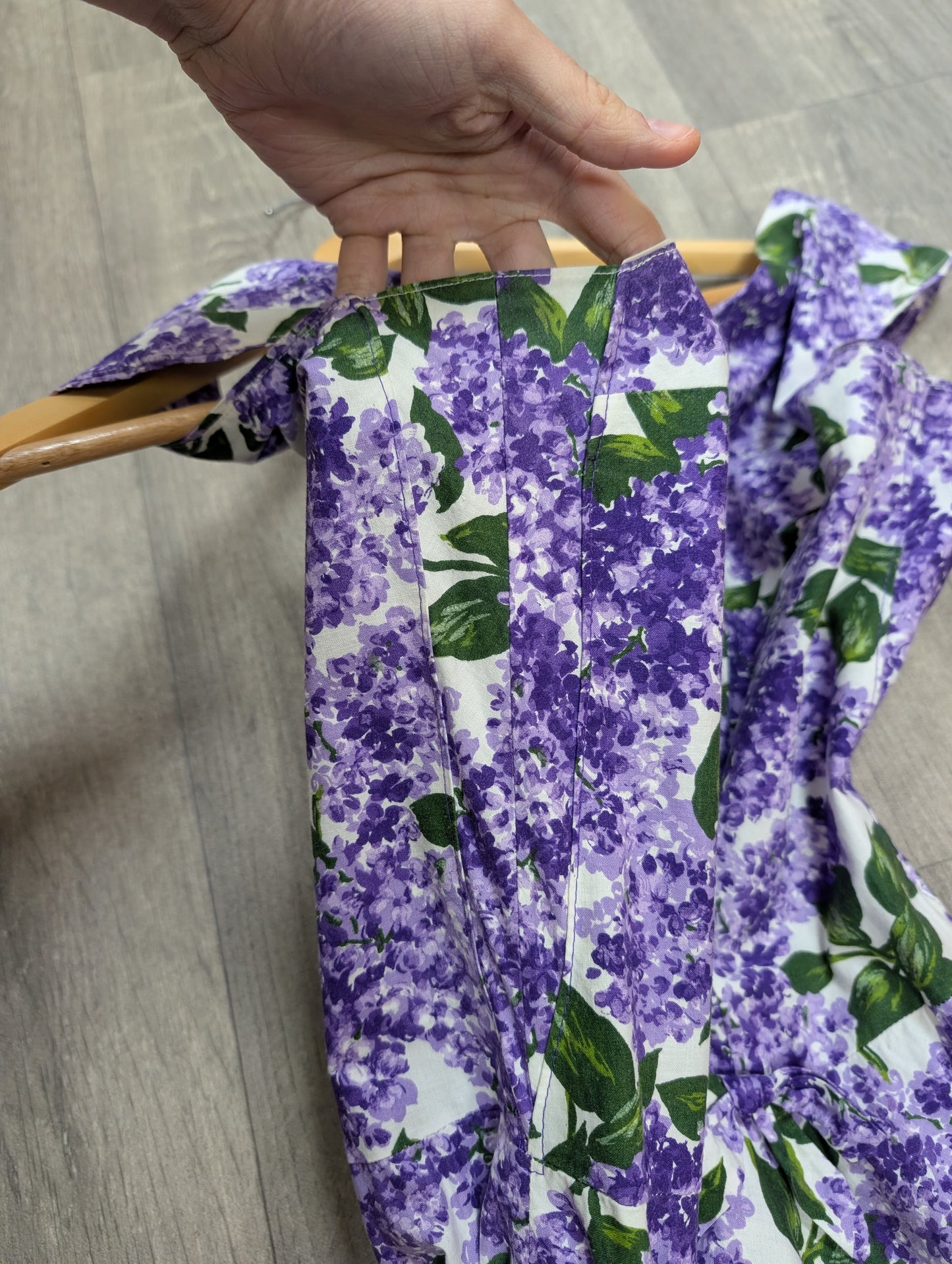 1950s purple floral cotton dress - 37"B 29"W