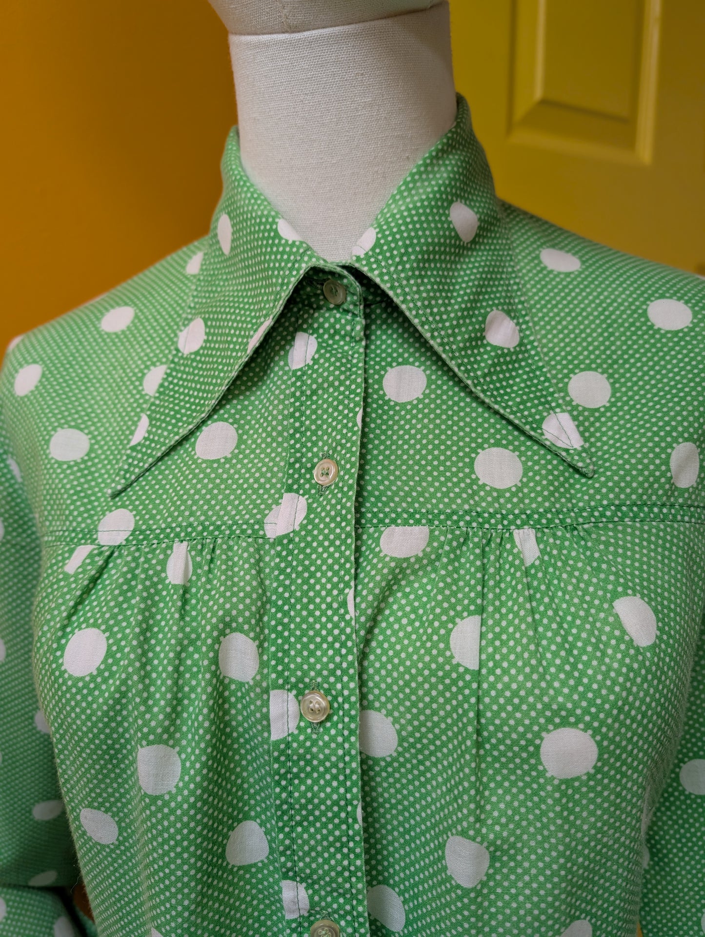 1970s green & white polka dot dagger collar shirt - M