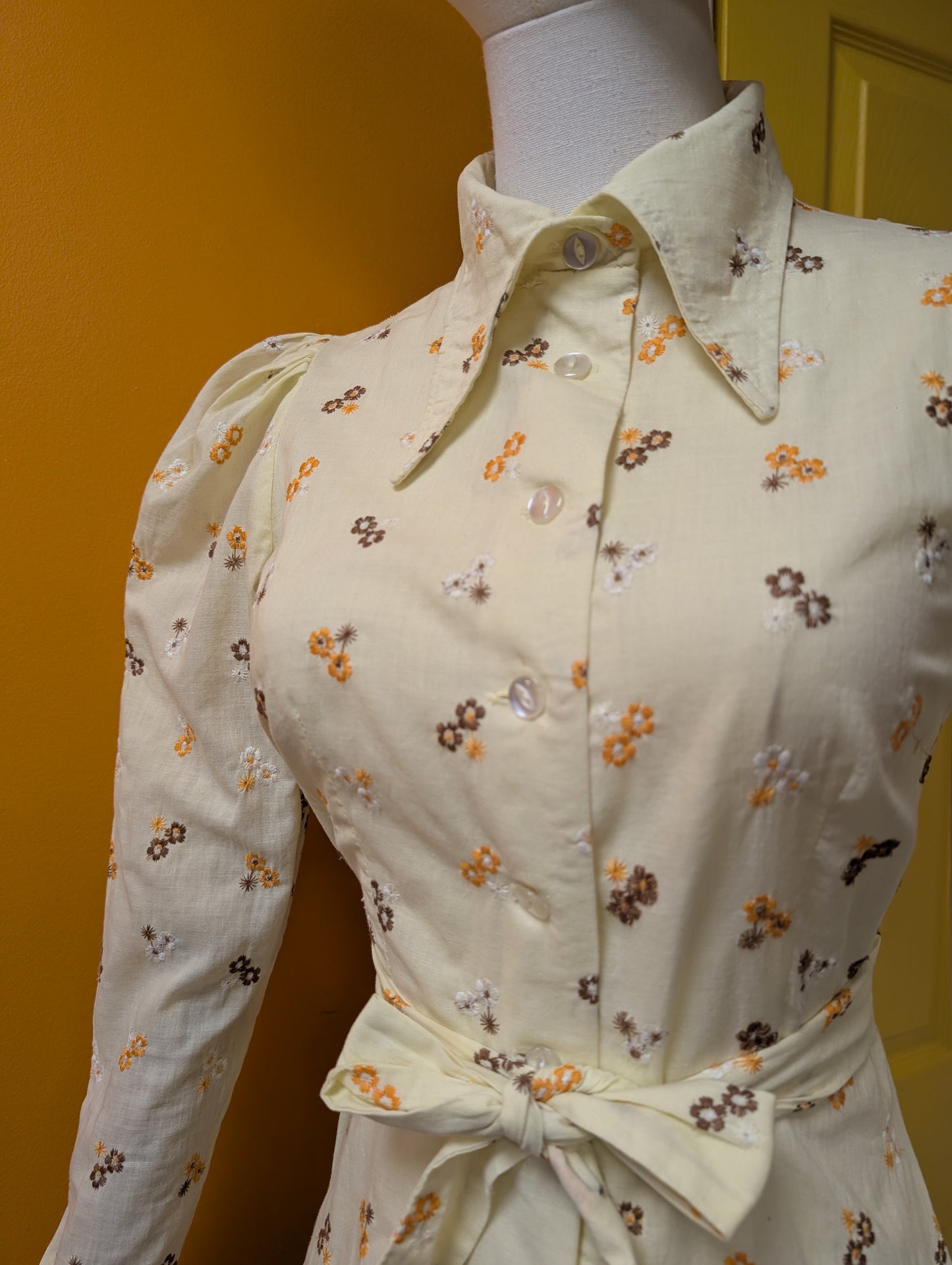 1970s embroidered shirt with tie waist - XS/6