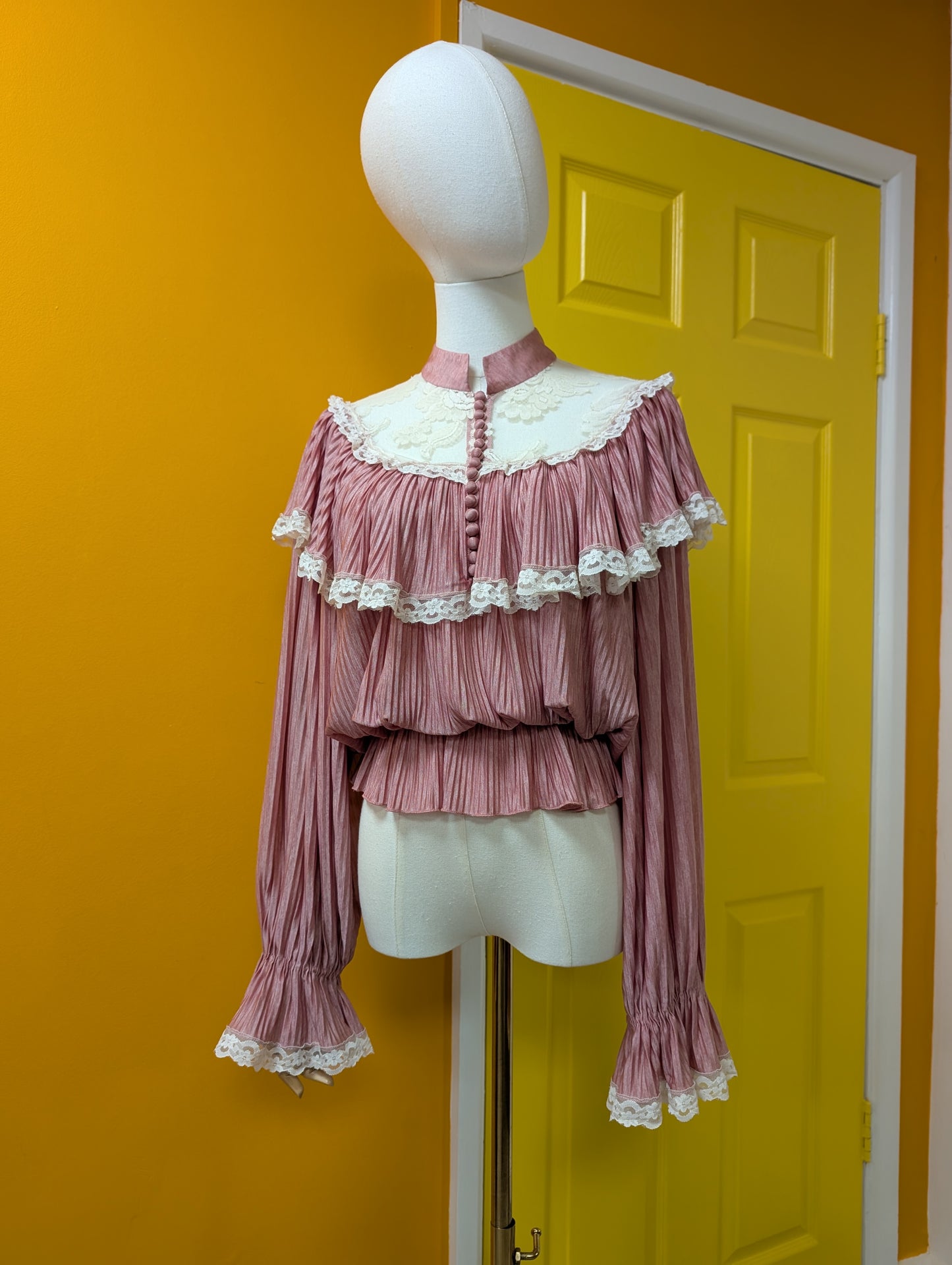 1970s Hershelle Young Mayfair dusky pink lace trim blouse - XS/S