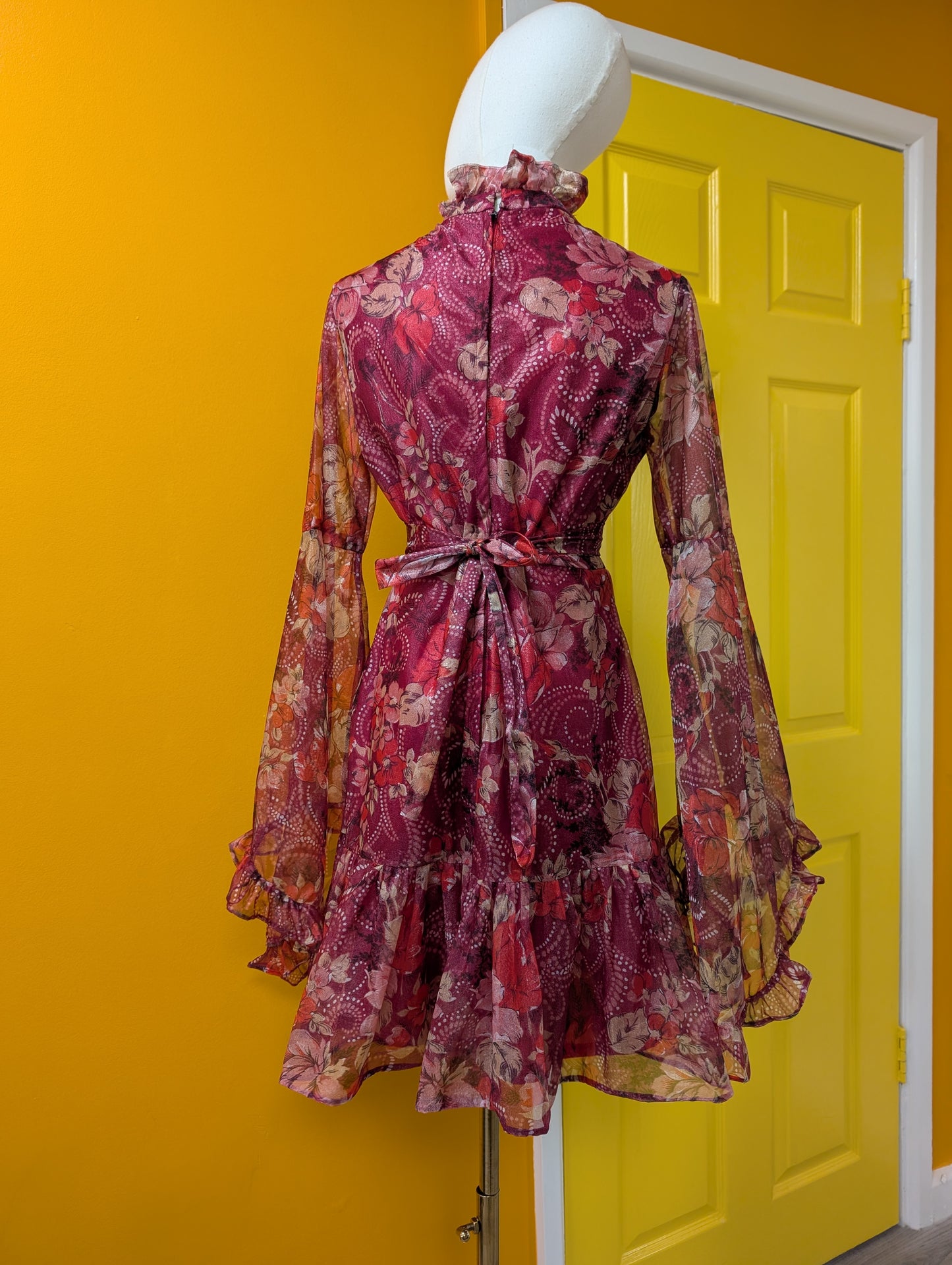 Gorgeous 1970s dress with fabulous sleeves - S/8