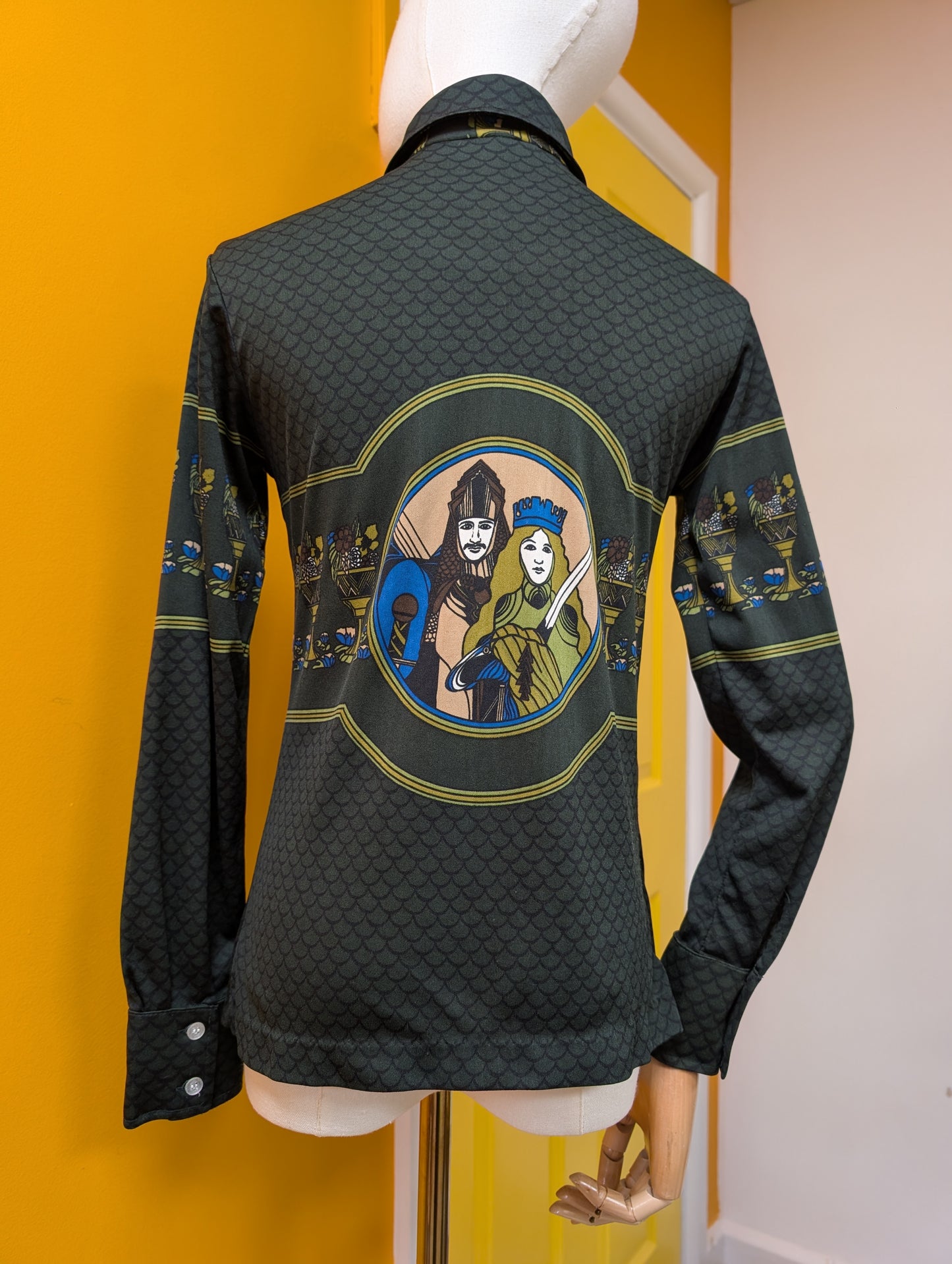 1970s novelty medieval print shirt - XS/S