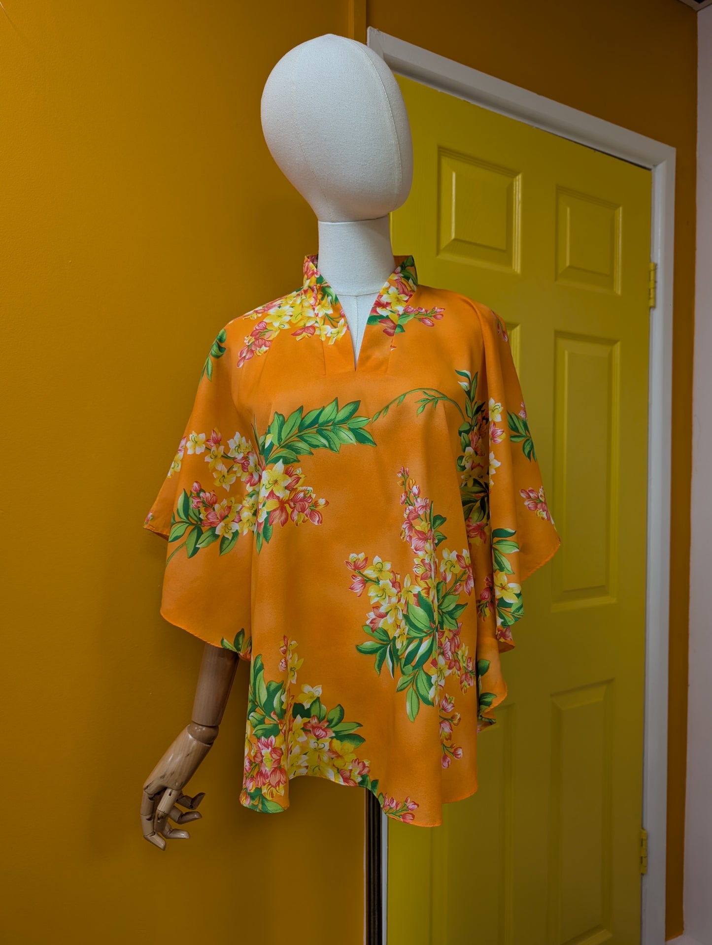 1970s Hilo Hattie's Hawaiian kaftan top