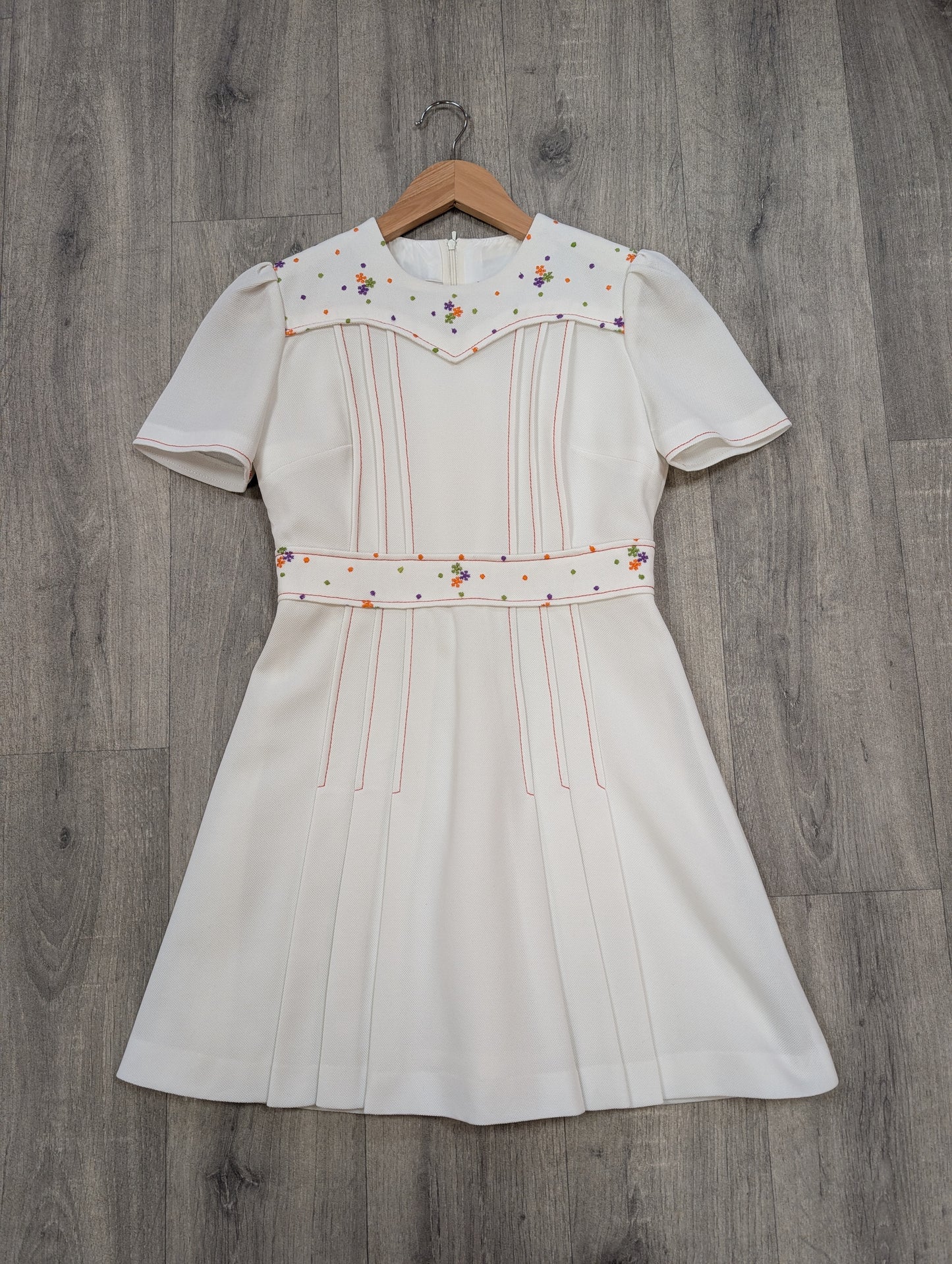 60s/70s embroidered white crimplene mini dress - S/8