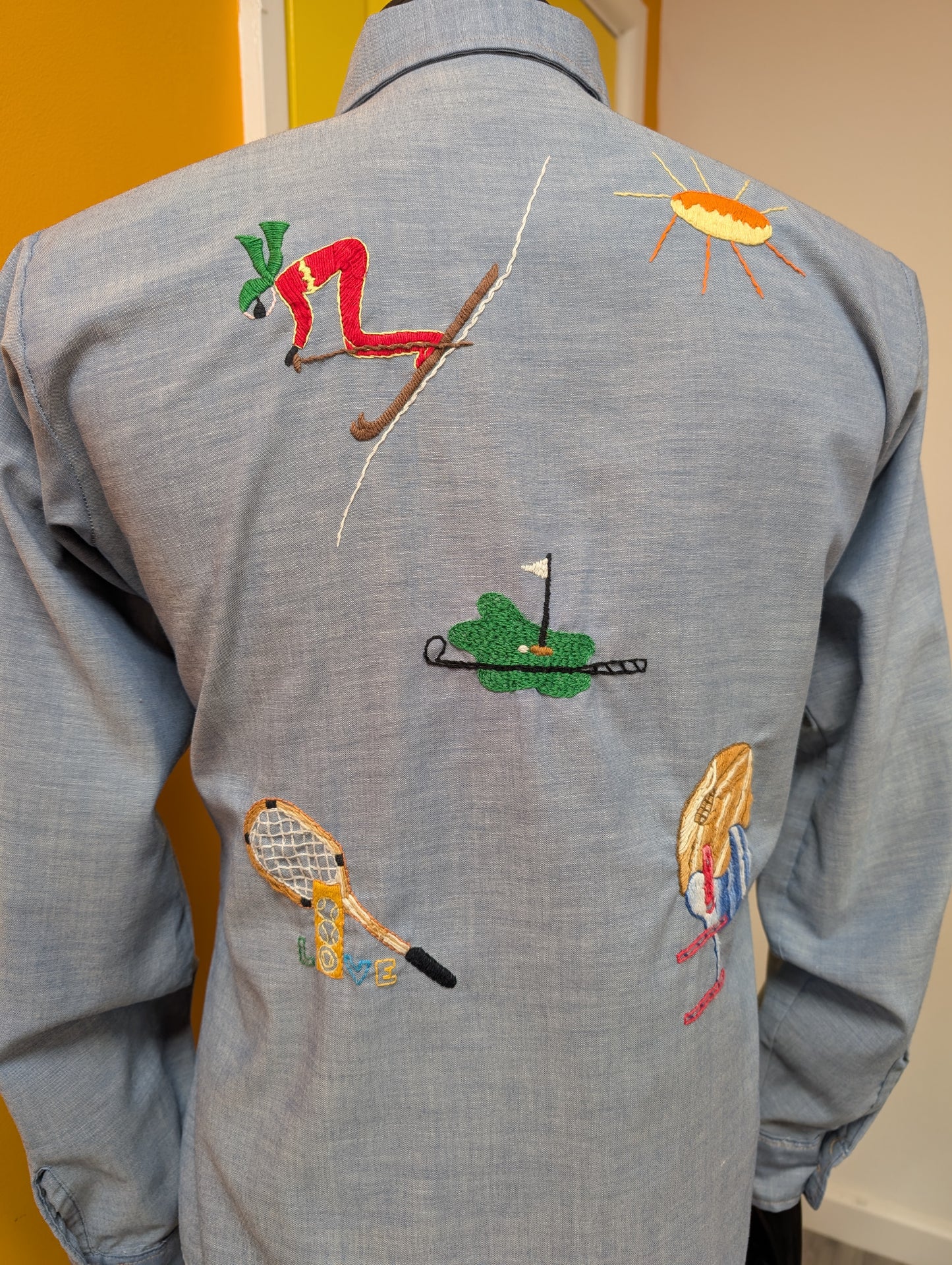 1970s Van Heusen 417 Vanopress embroidered shirt