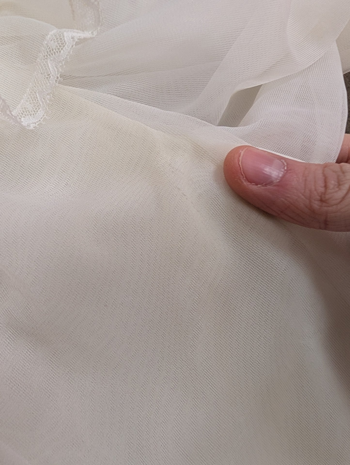 1960s Kayser Bondor flouncy negligee/dressing gown