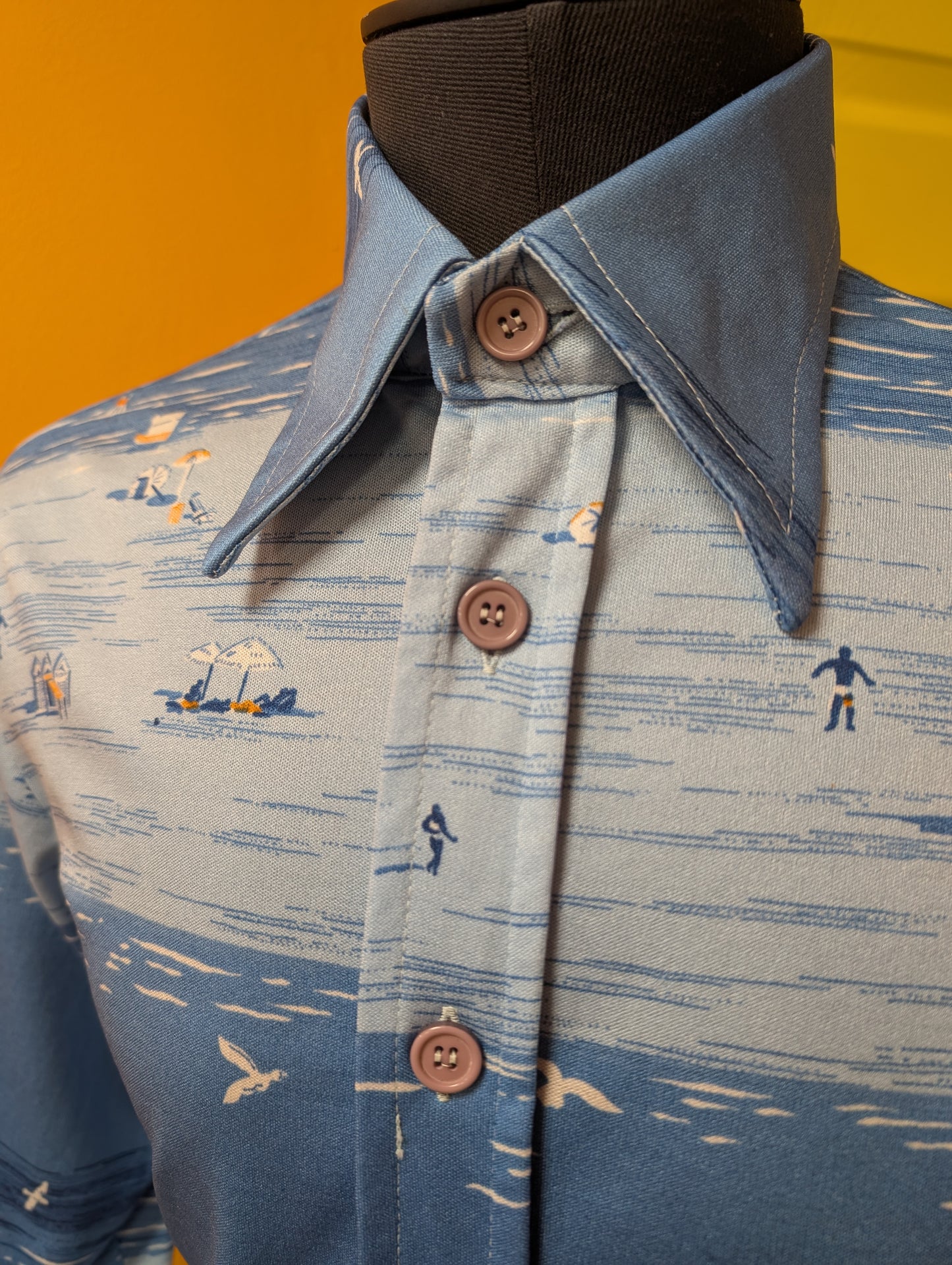 1970s Baroque novelty print dagger collar shirt