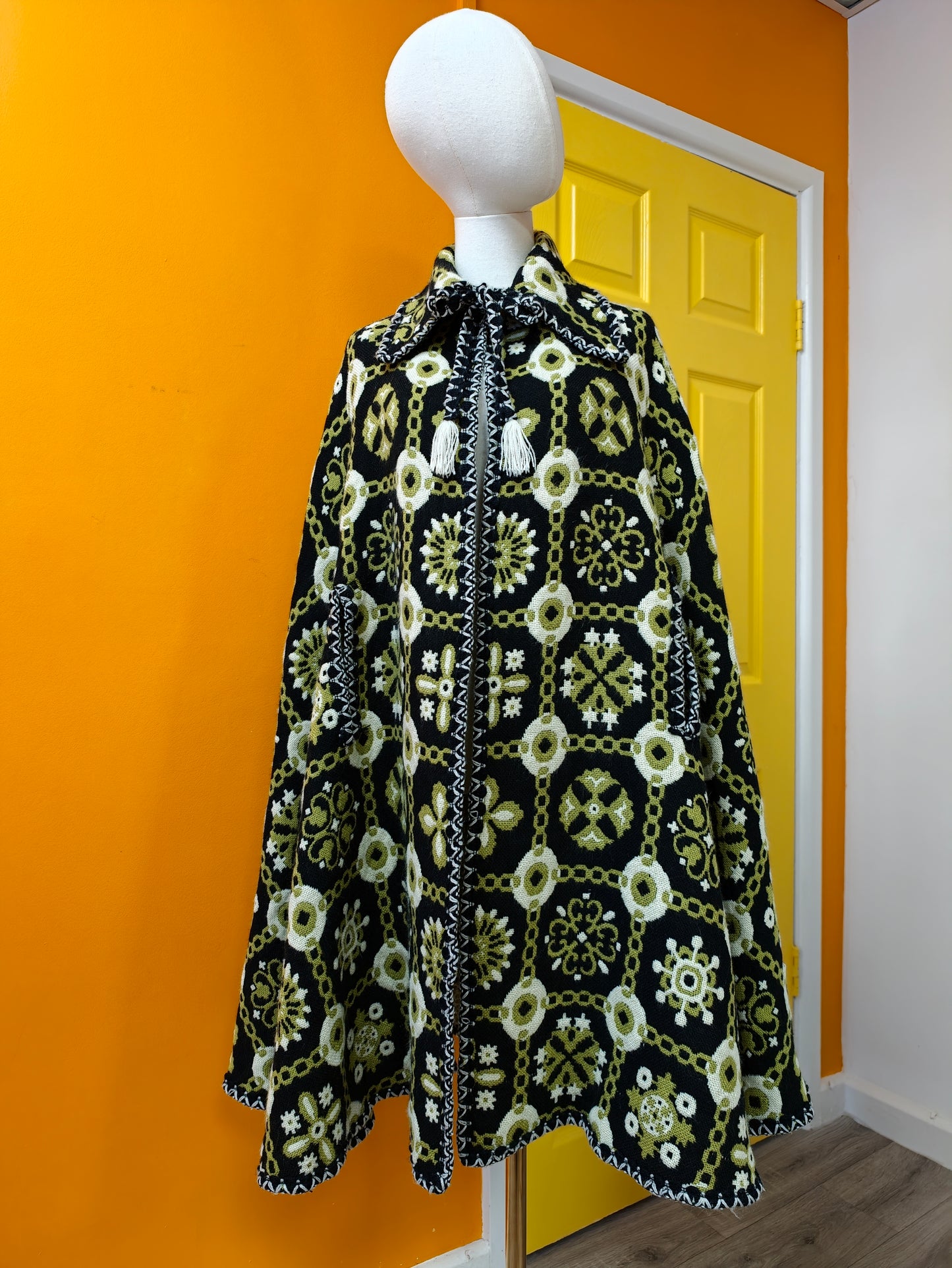 60s/70s green/black tapestry cape