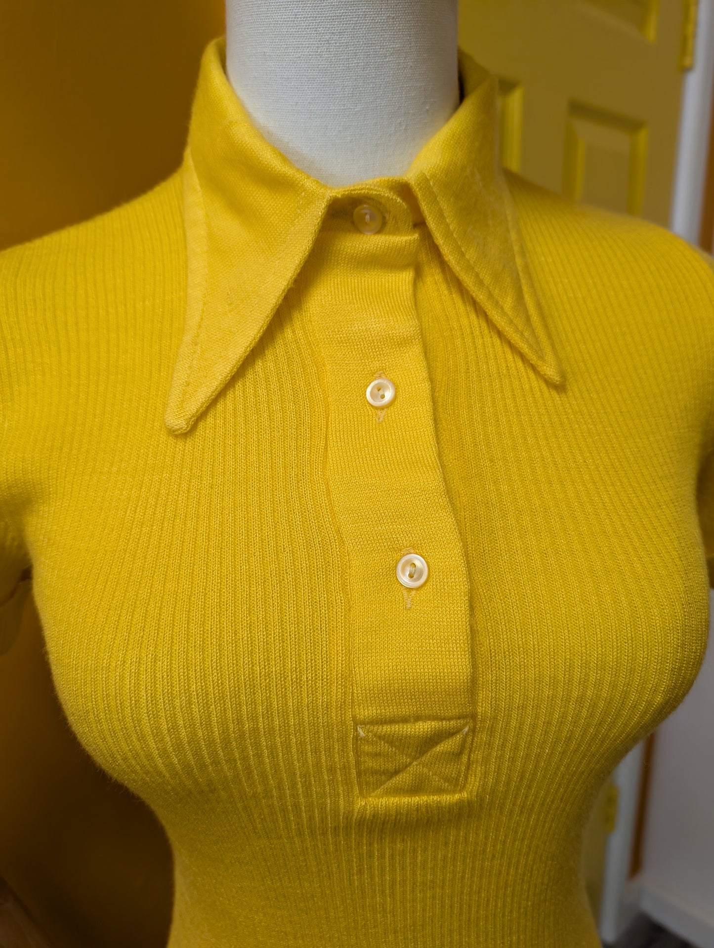 1970s yellow dagger collar shirt - XS/S