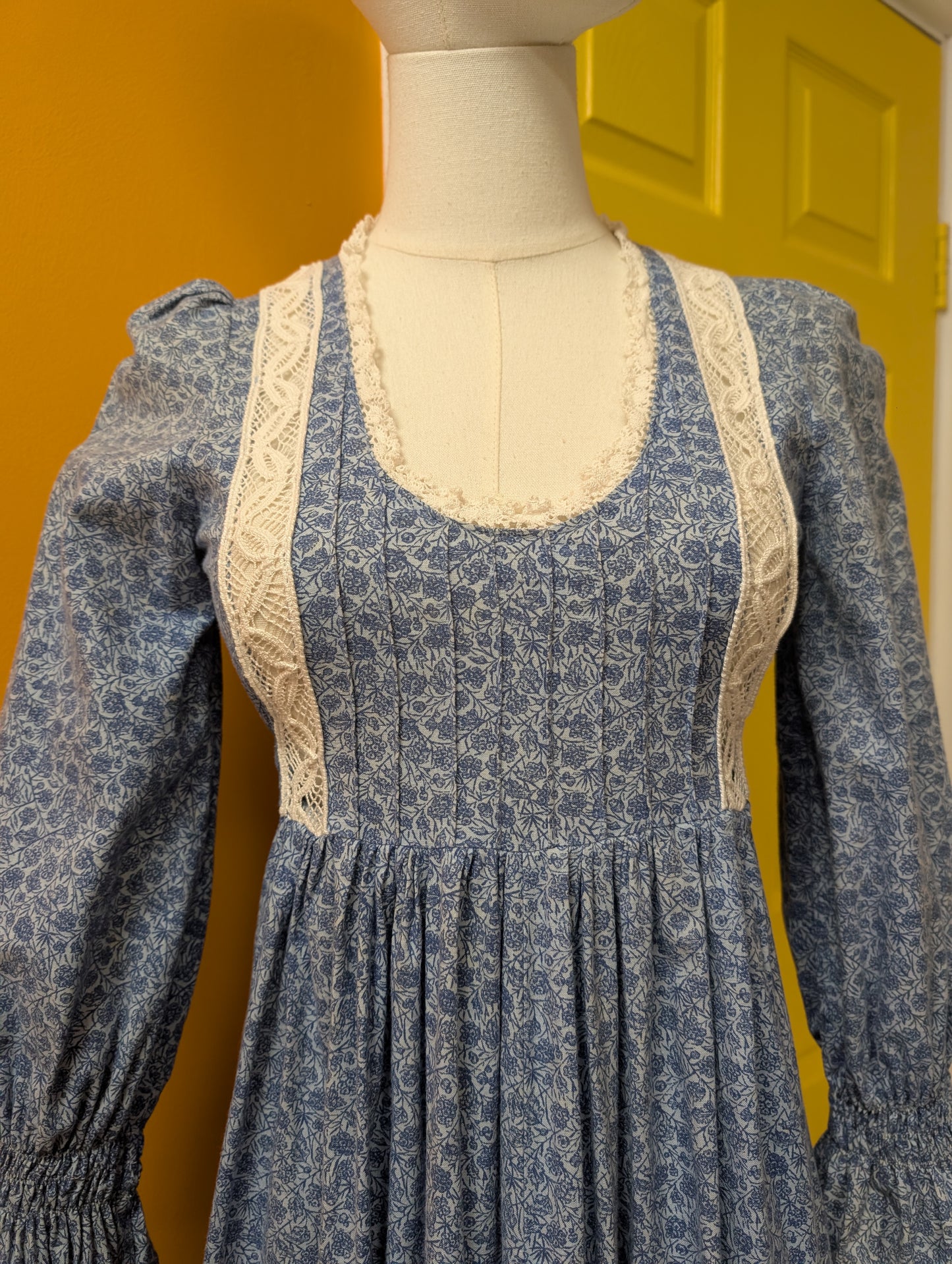 Gorgeous 1970s Laura Ashley made in Wales cotton maxi dress - XS/6/8