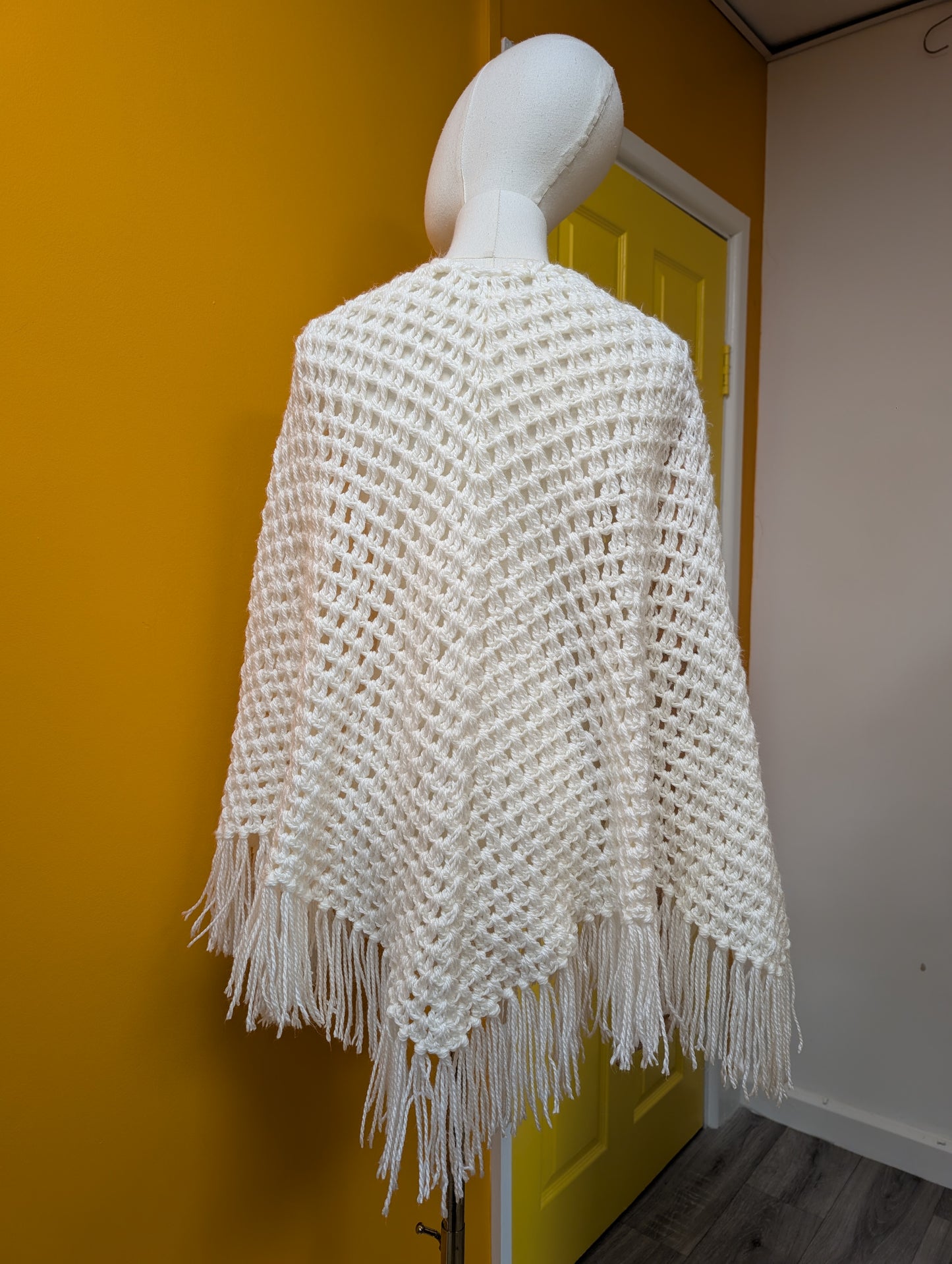1970s white crochet poncho