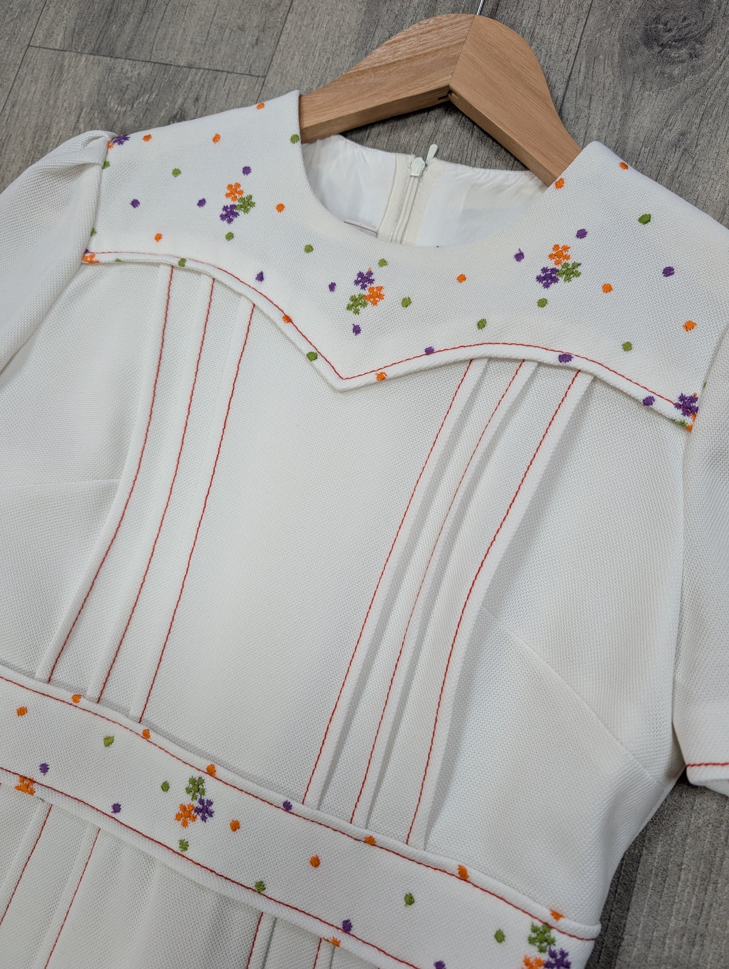 60s/70s embroidered white crimplene mini dress - S/8