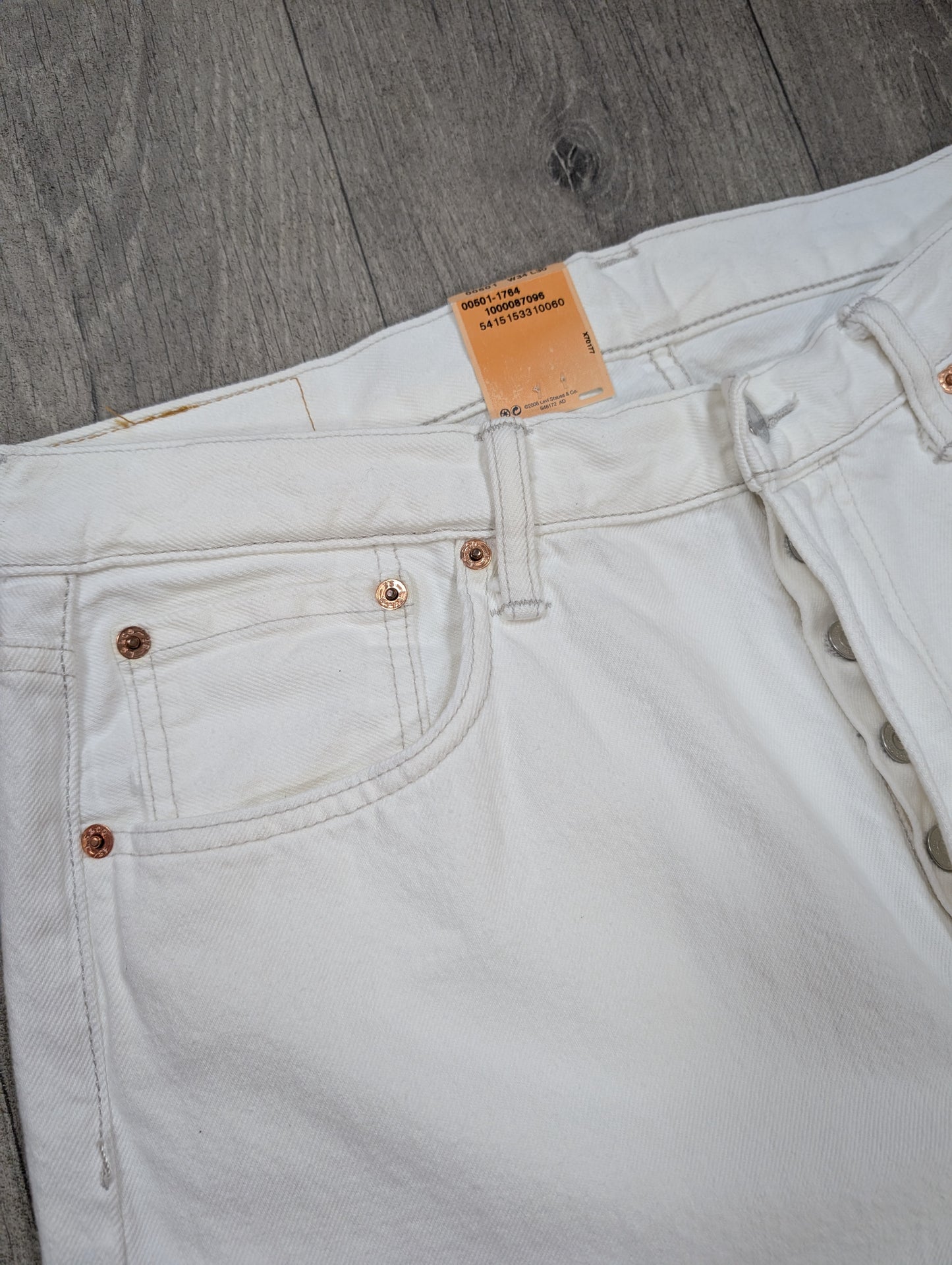 Deadstock Y2K white Levi's 501s - 34W 30L