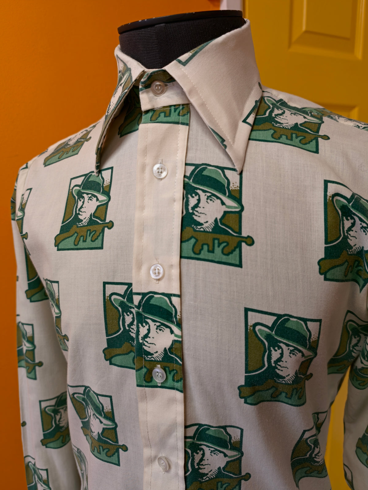 1970s Brutus novelty Al Capone print dagger collar shirt