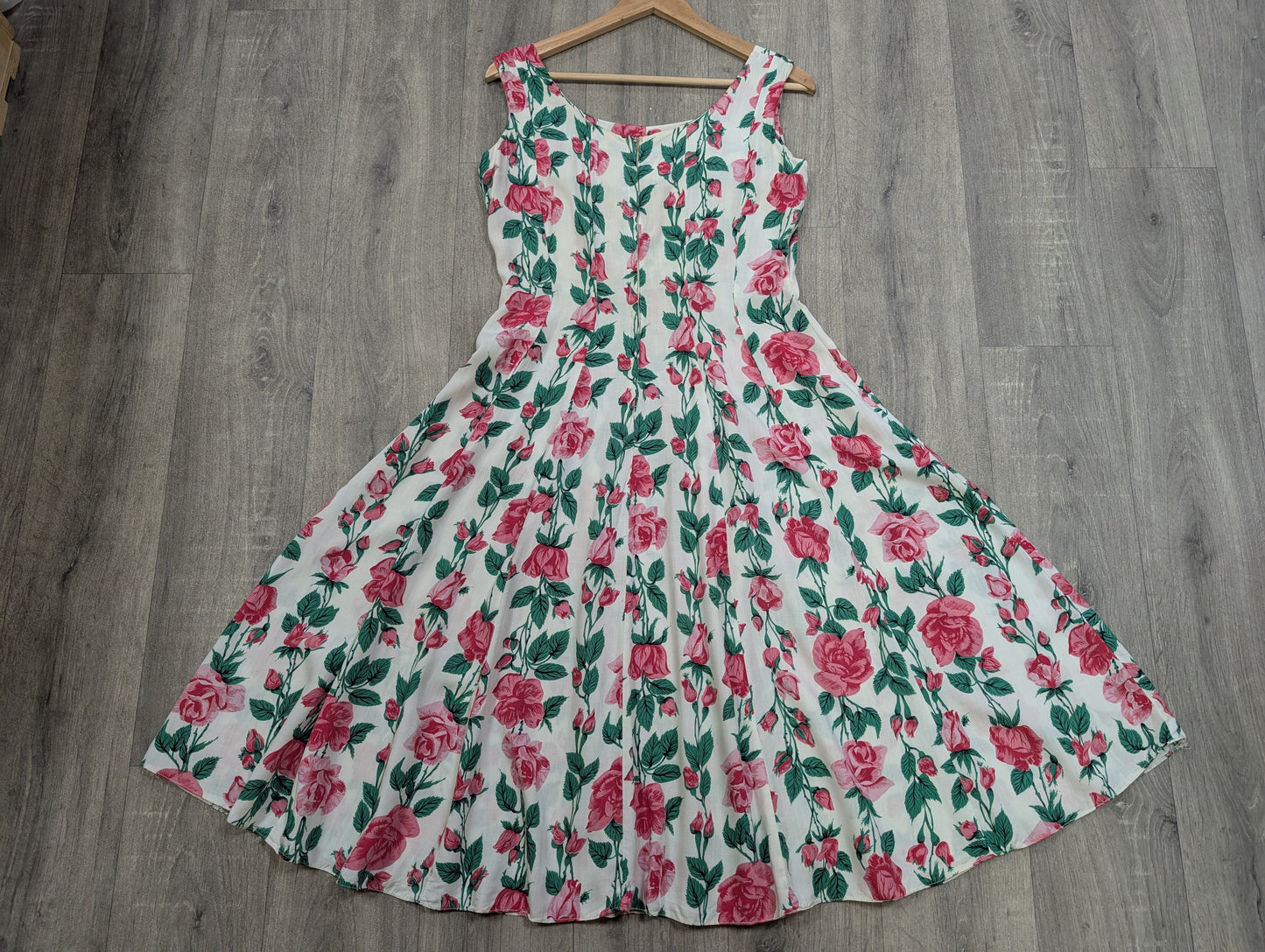 1950s rose print dress - 38"B 29"W