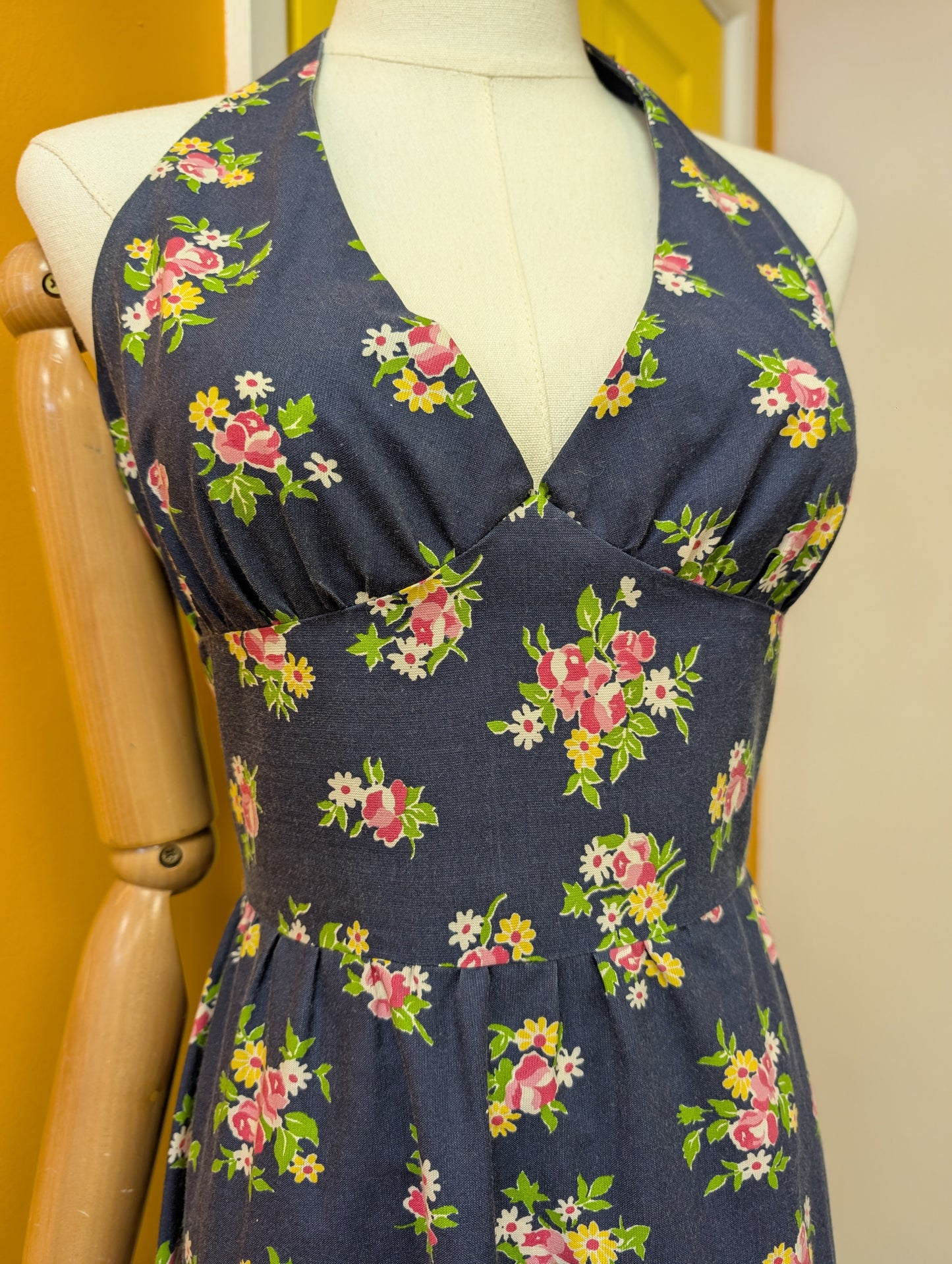 Floral halter neck maxi dress - XS