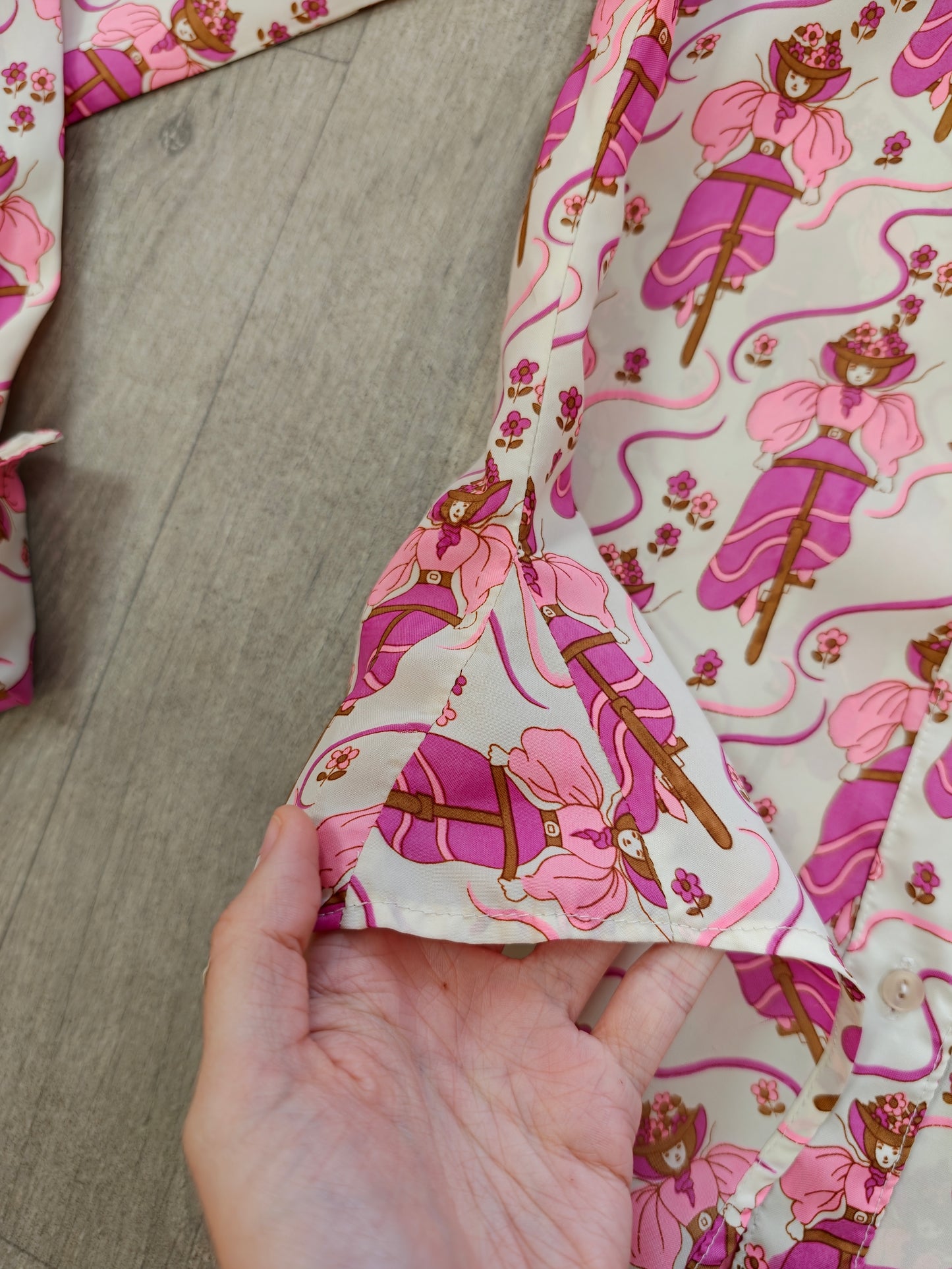 1970s novelty bicycle print pink dagger collar shirt - XS/S
