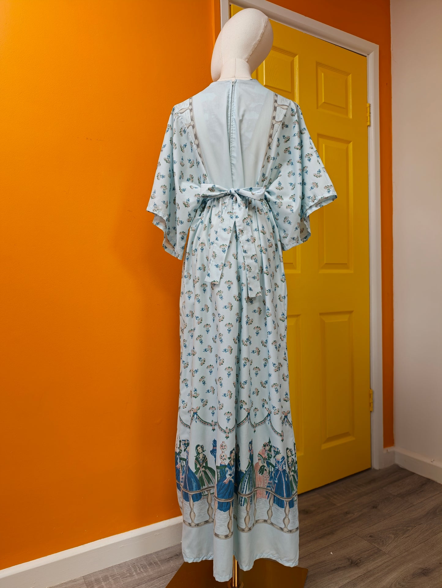 Beautiful 1970s novelty print dress - M