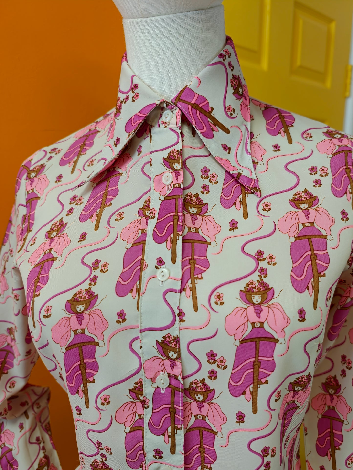 1970s novelty bicycle print pink dagger collar shirt - XS/S