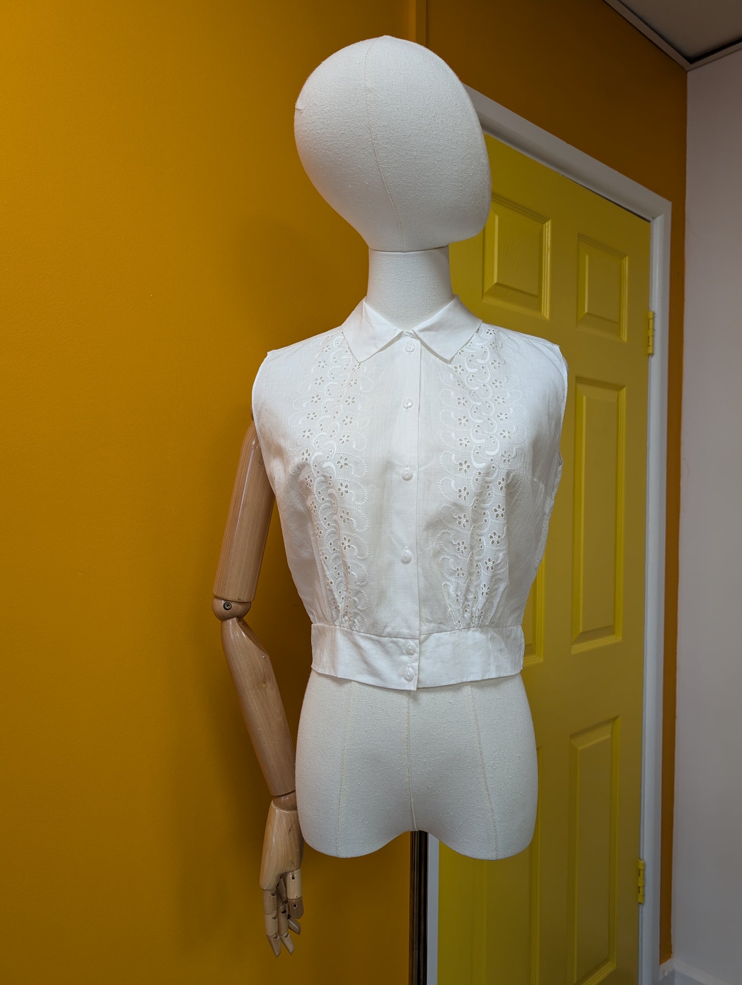 50s/60s white cotton broderie anglaise top - S/8/10