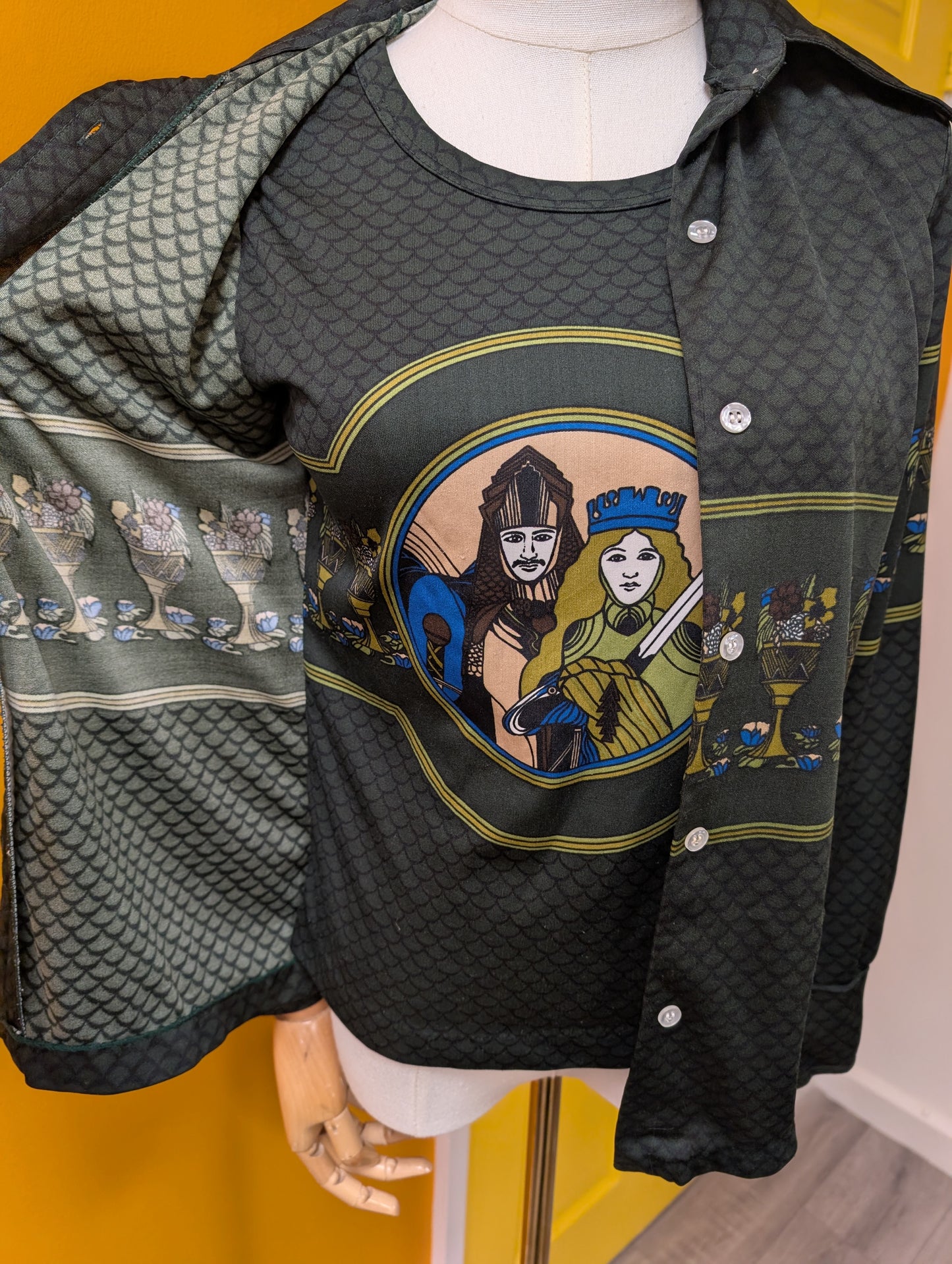1970s novelty medieval print shirt - XS/S