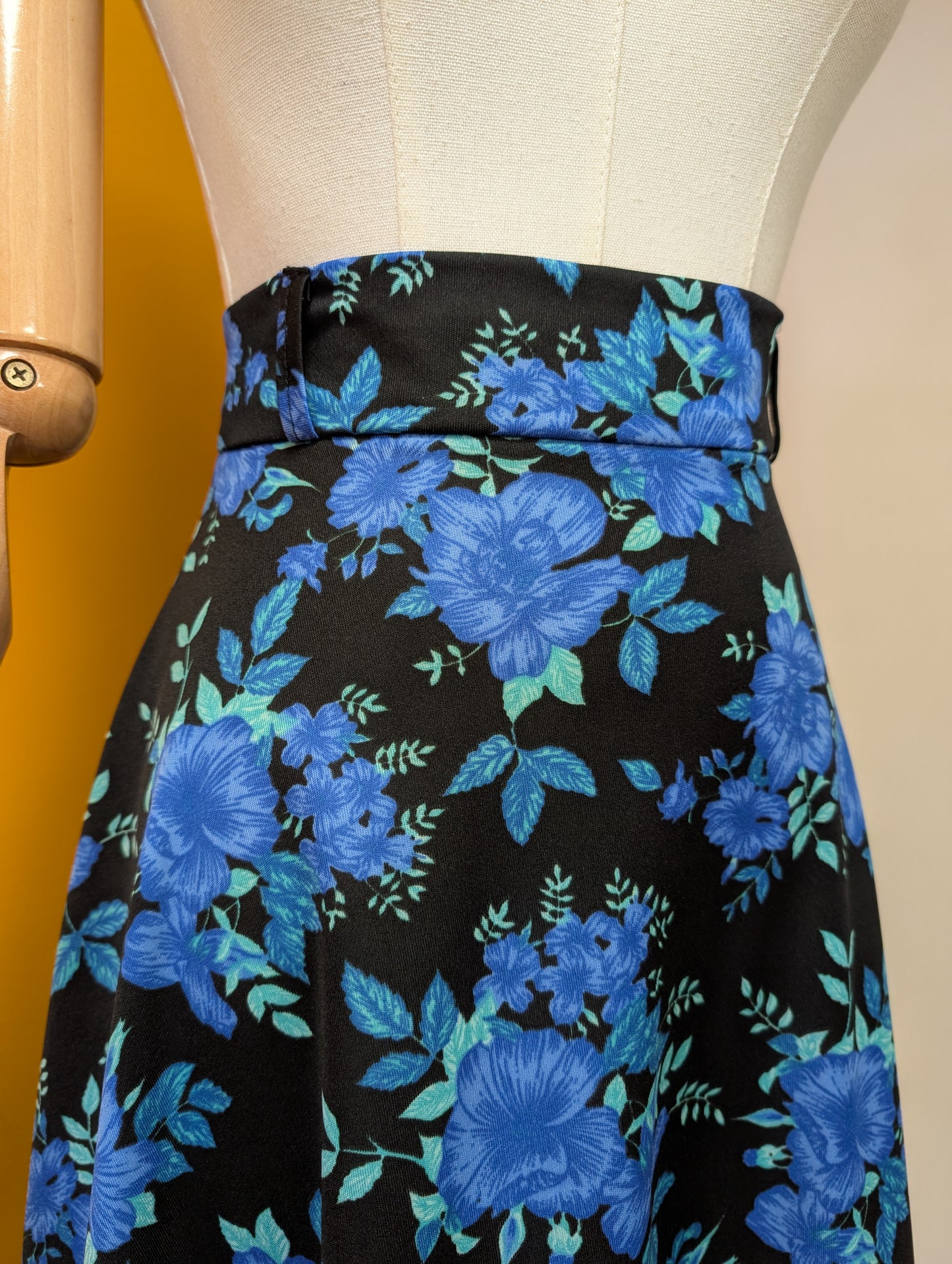 1970s C&A blue/black floral skirt - 27" waist