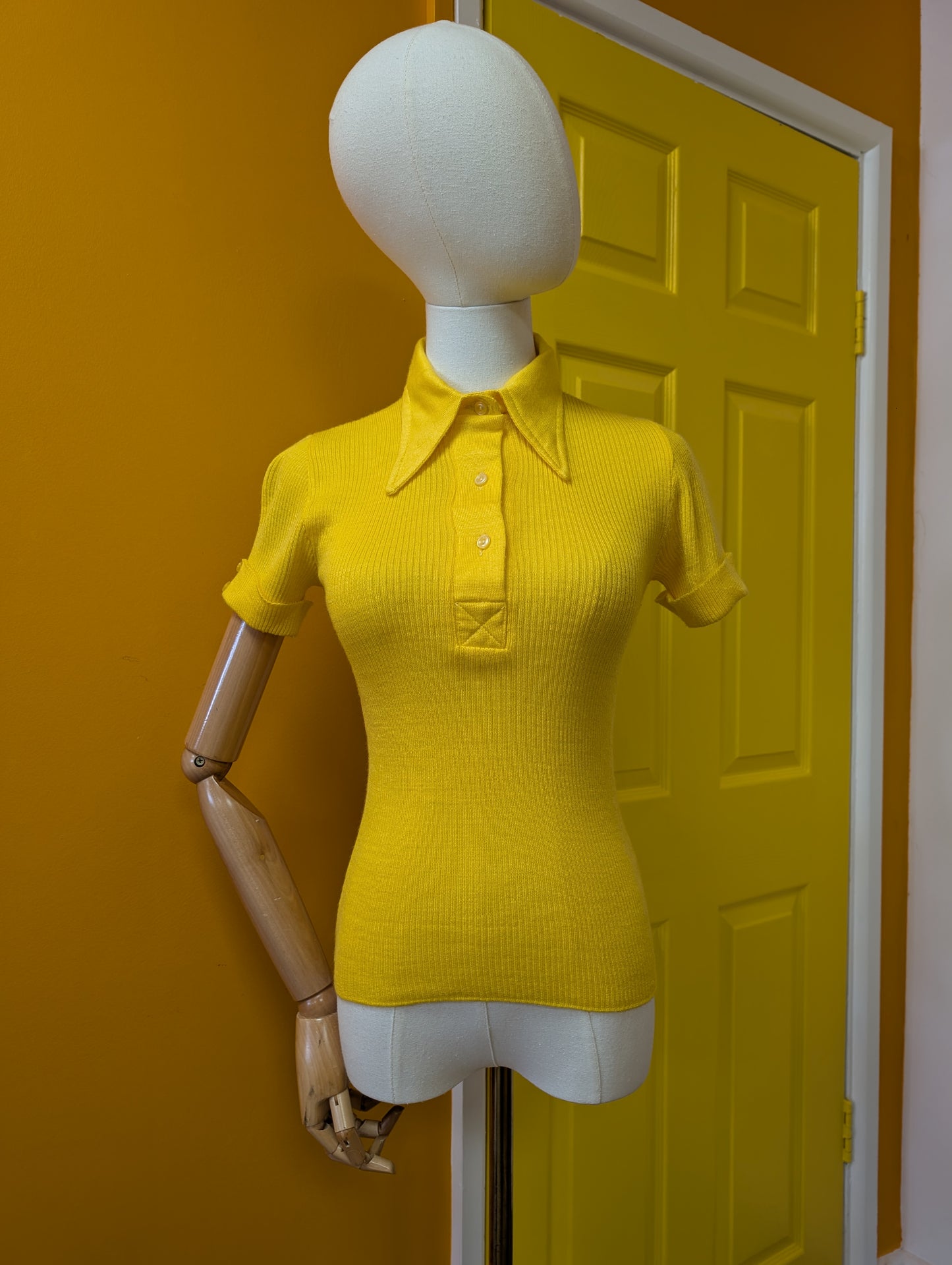 1970s yellow dagger collar shirt - XS/S