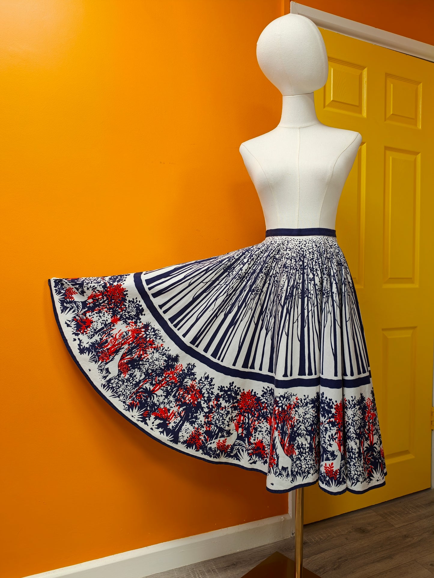 1980s novelty print full circle cotton skirt - 24" waist