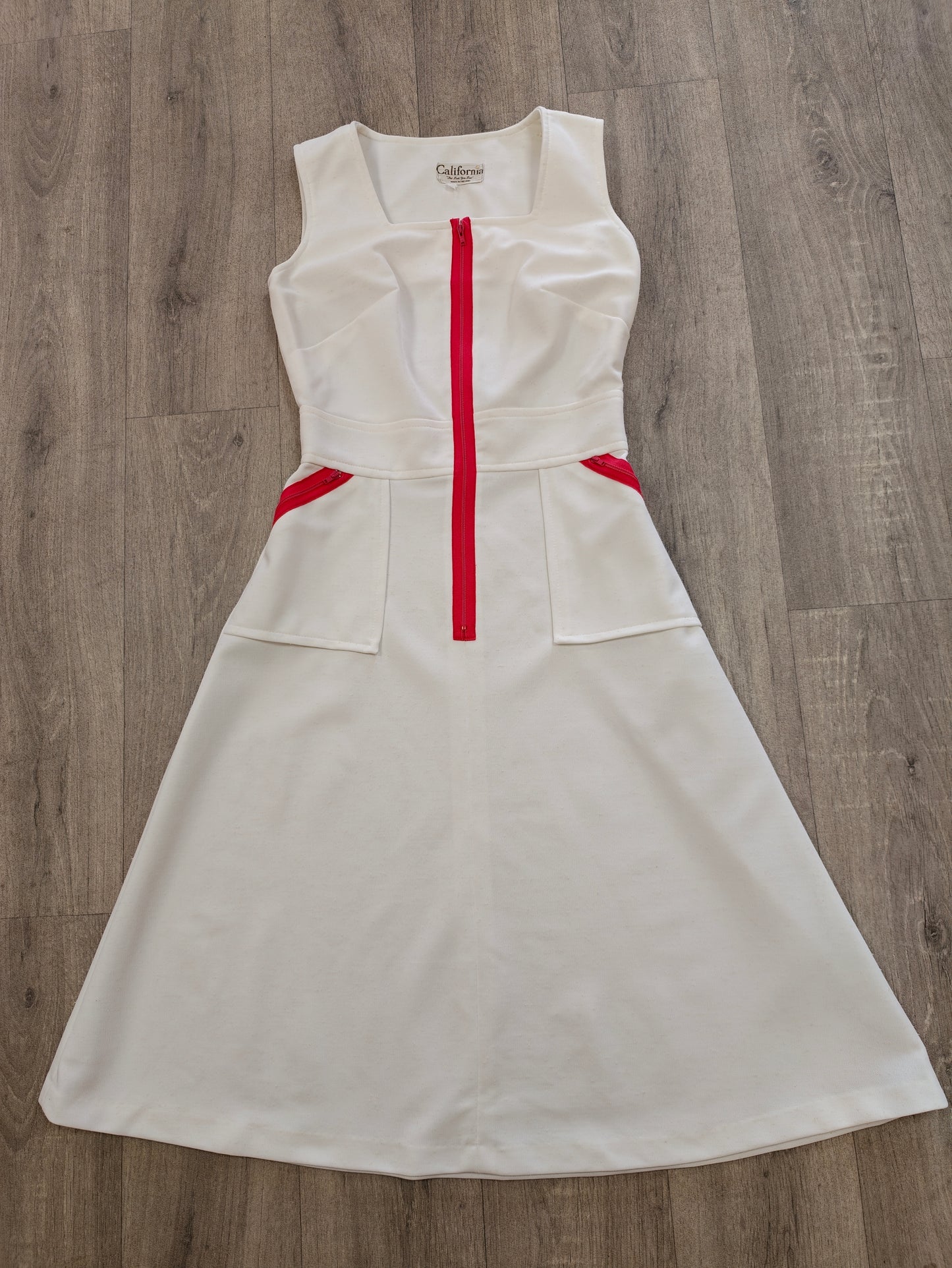 1970s California white dress with red zippers - S/8/10
