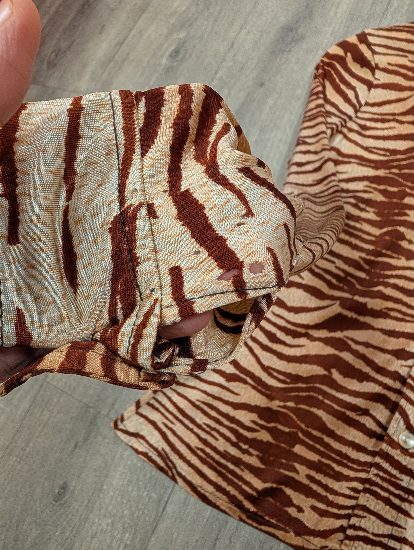 1970s Burlesque animal print dagger collar shirt - XS
