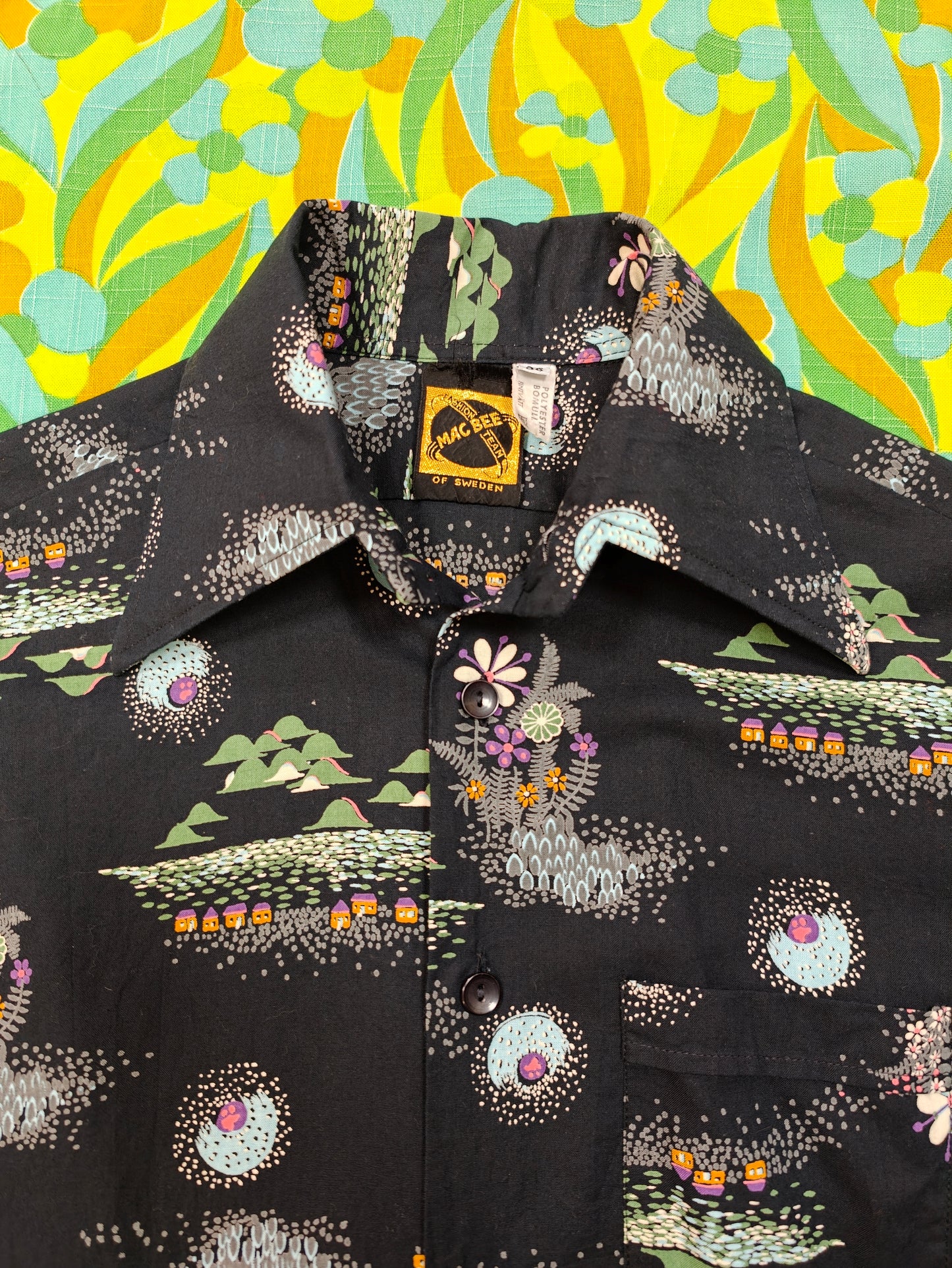 1970s Mac Bee of Sweden novelty print dagger collar shirt
