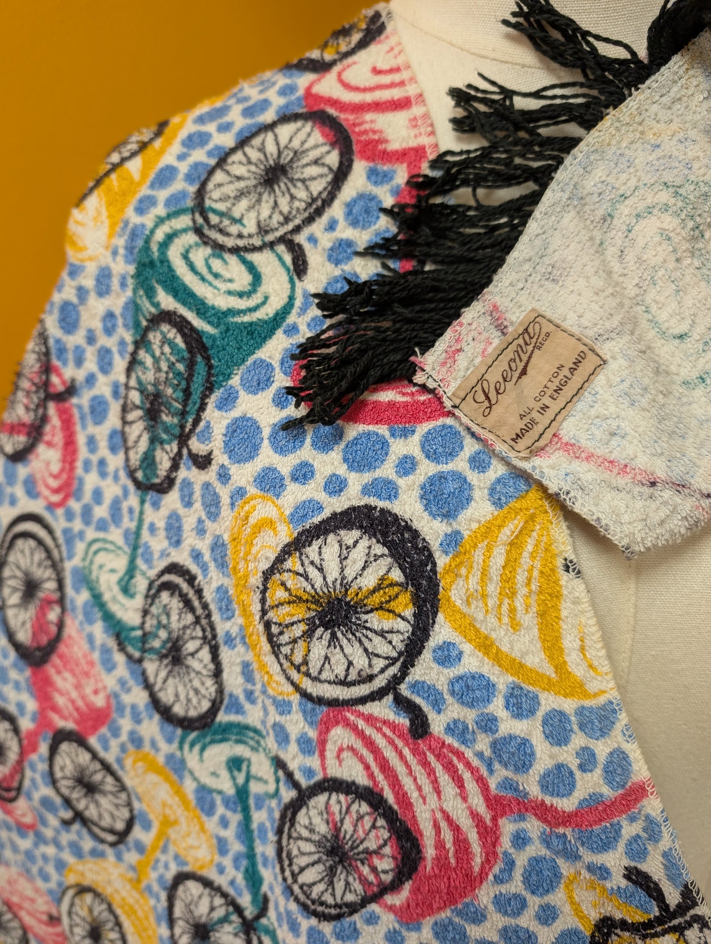 50s/60s Leeona novelty cocktail print fringed towel