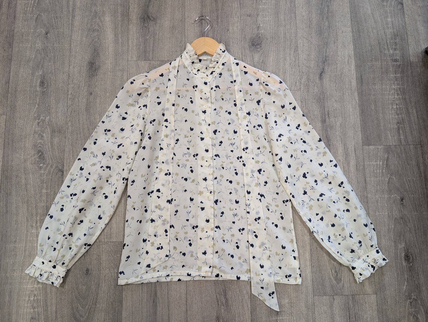 Windsmoor blouse with neck tie - S