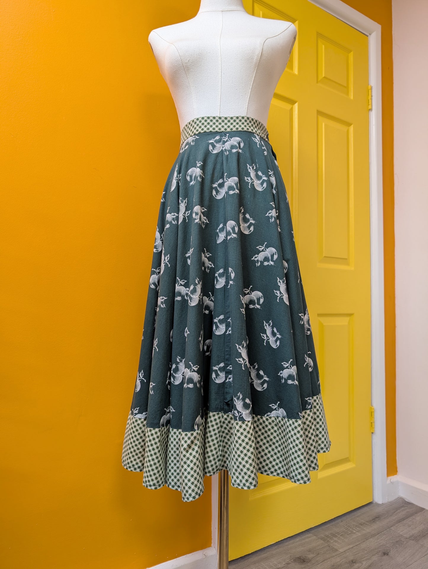 1970s Sunset full circle novelty fruit & gingham print cotton skirt - 27.5" waist