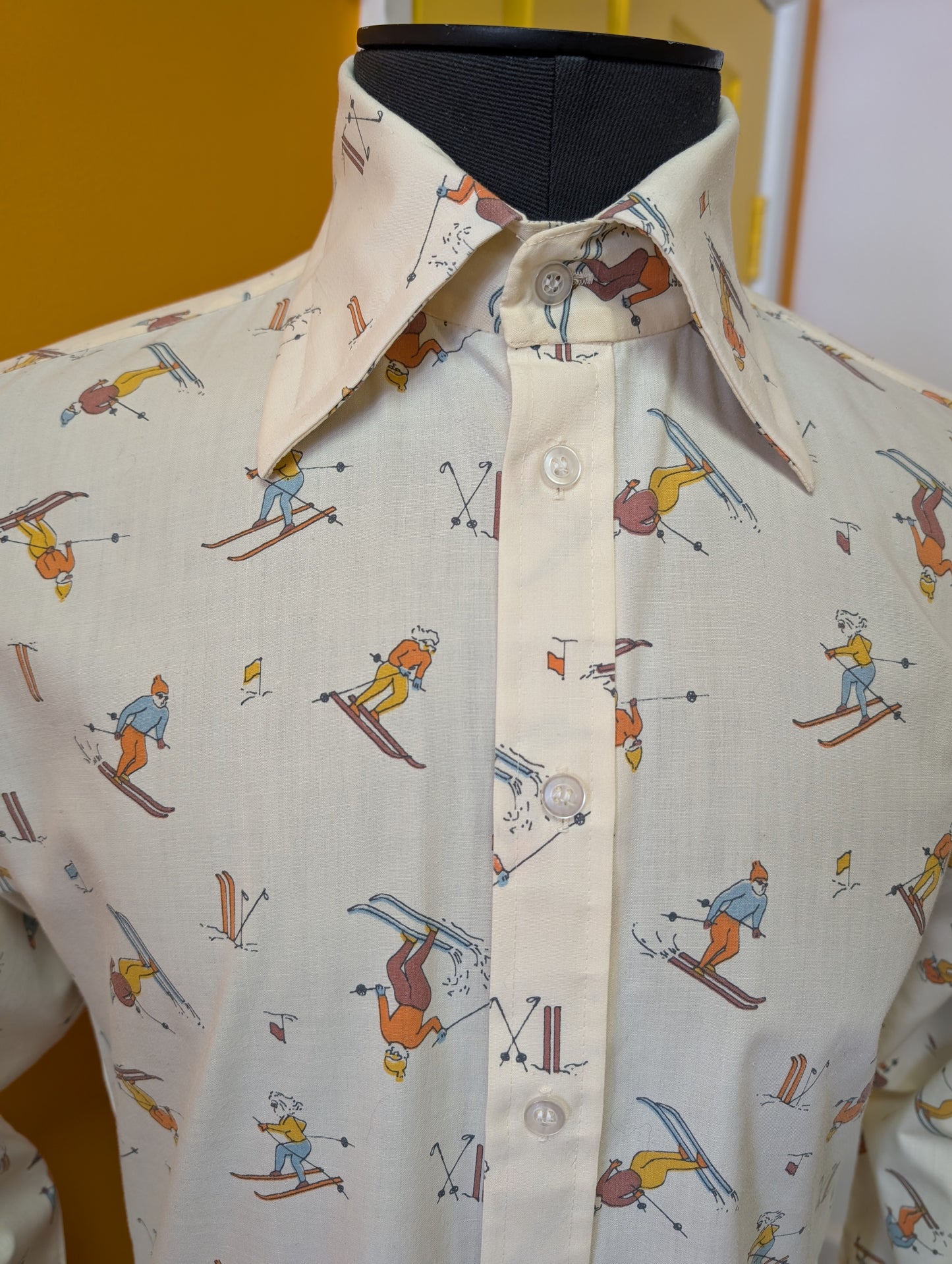 1970s Dickens novelty skiing print shirt