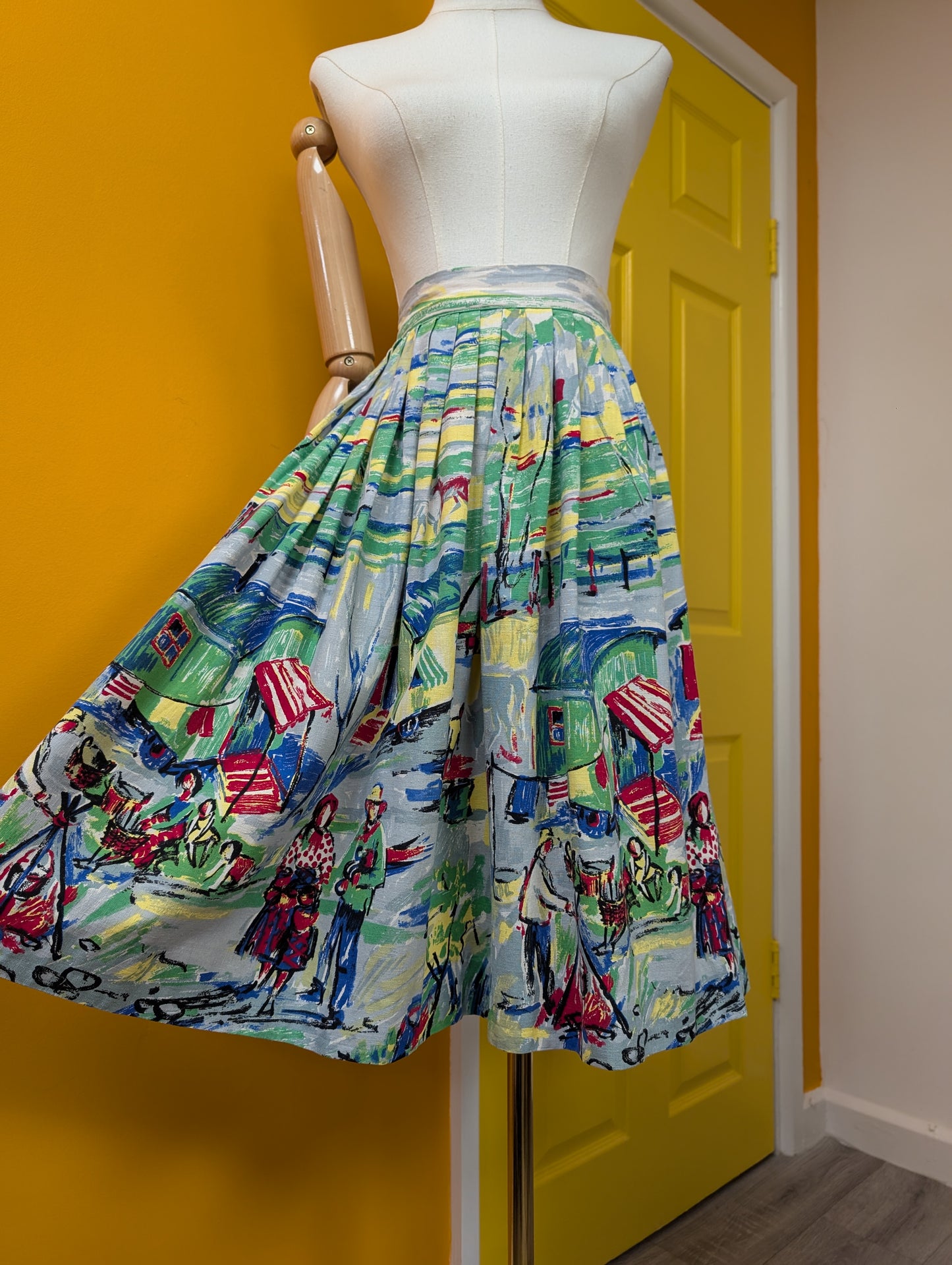 Gorgeous 1950s scenic novelty print cotton skirt - 26" waist