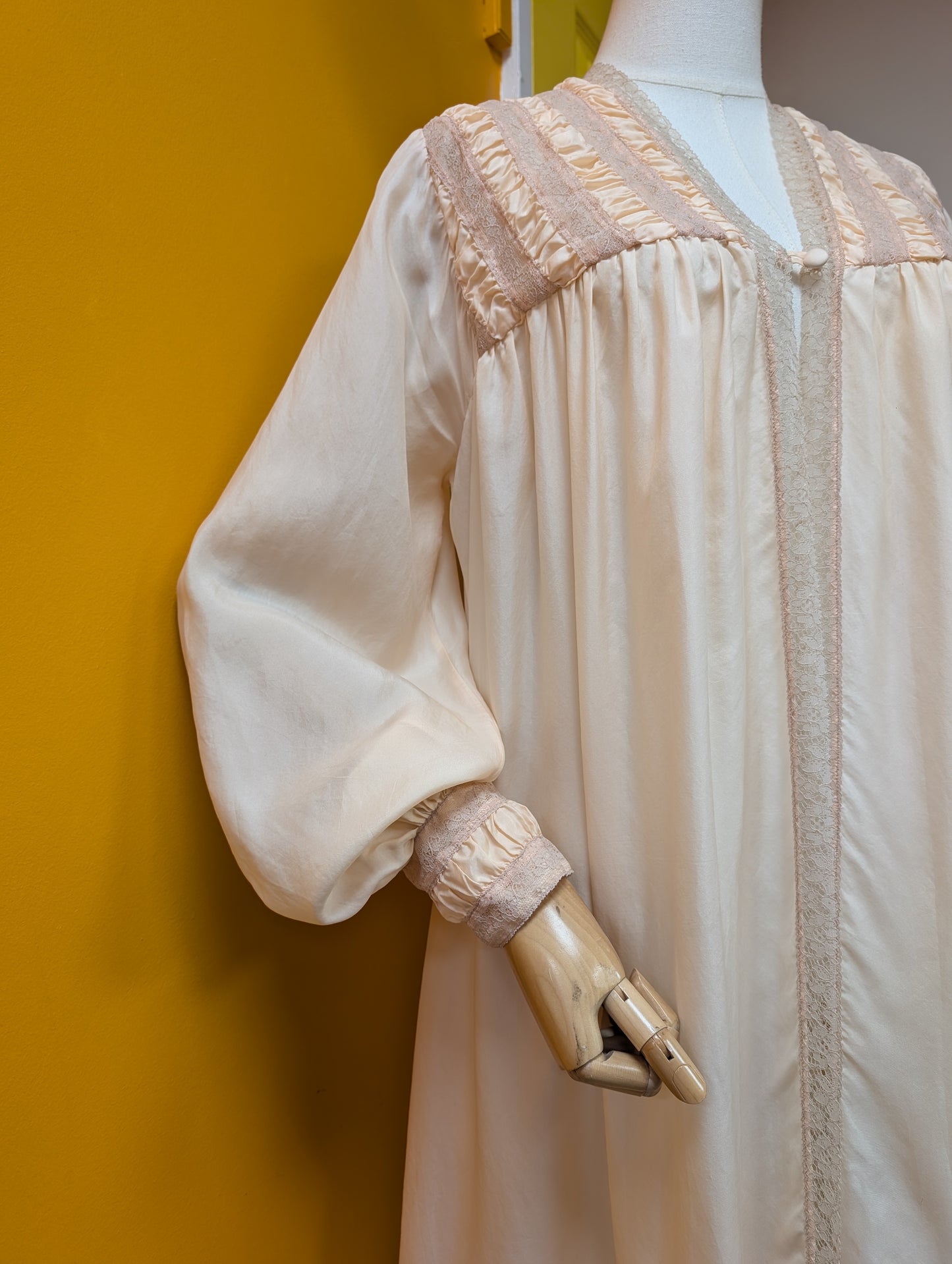 Gorgeous 70s/80s Janet Reger silk peignoir