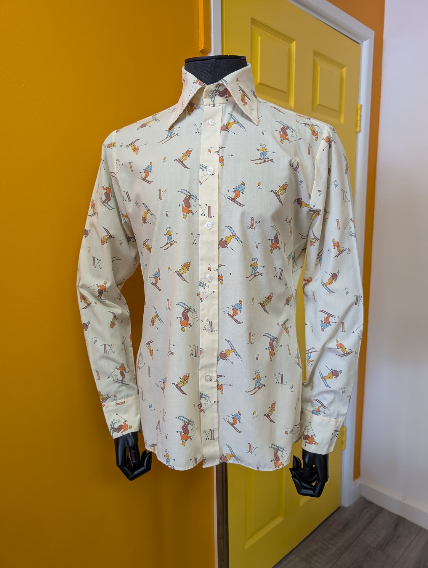 1970s Dickens novelty skiing print shirt