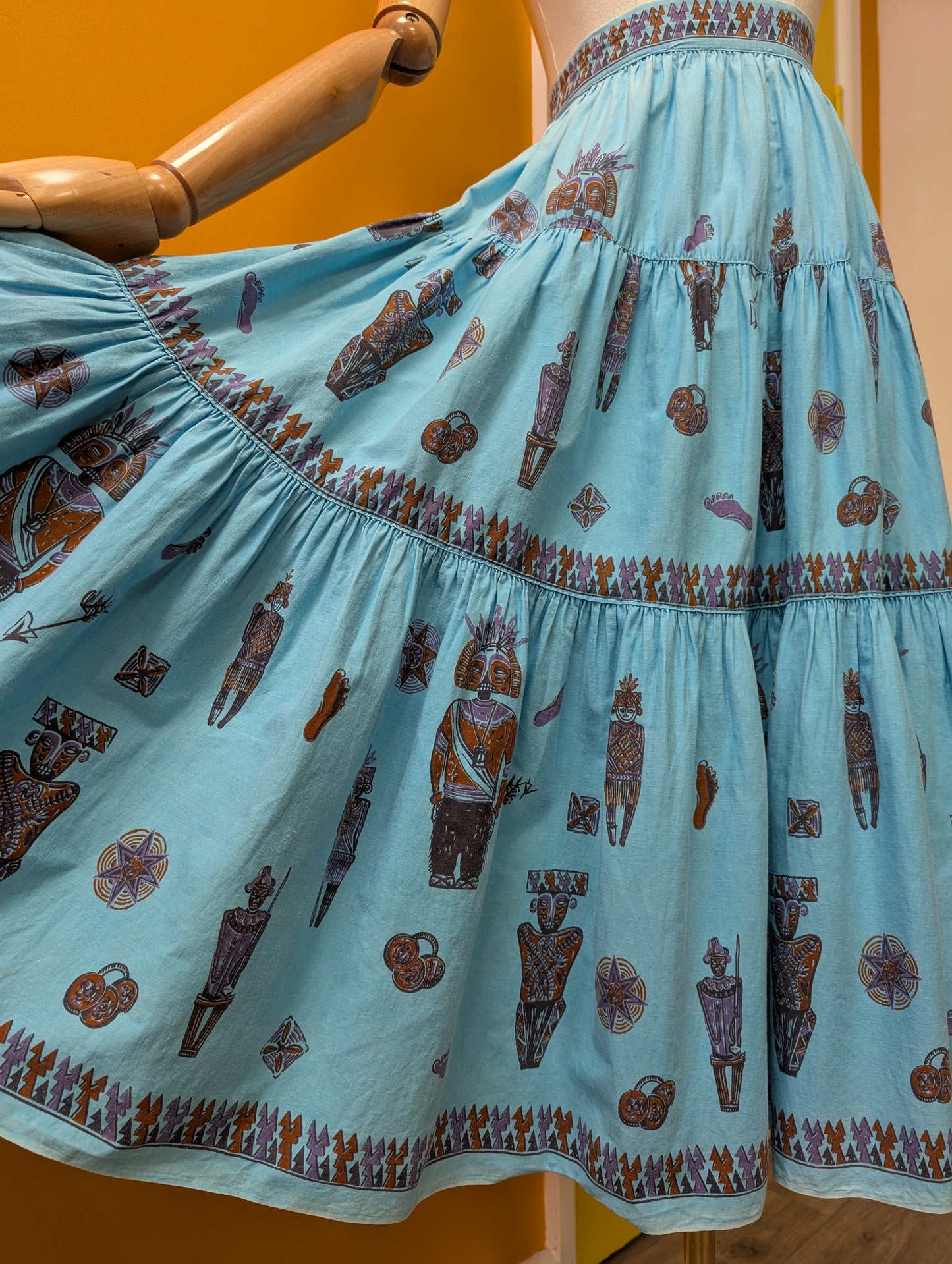 1950s blue cotton tiered novelty tribal print skirt - 23"/24" waist