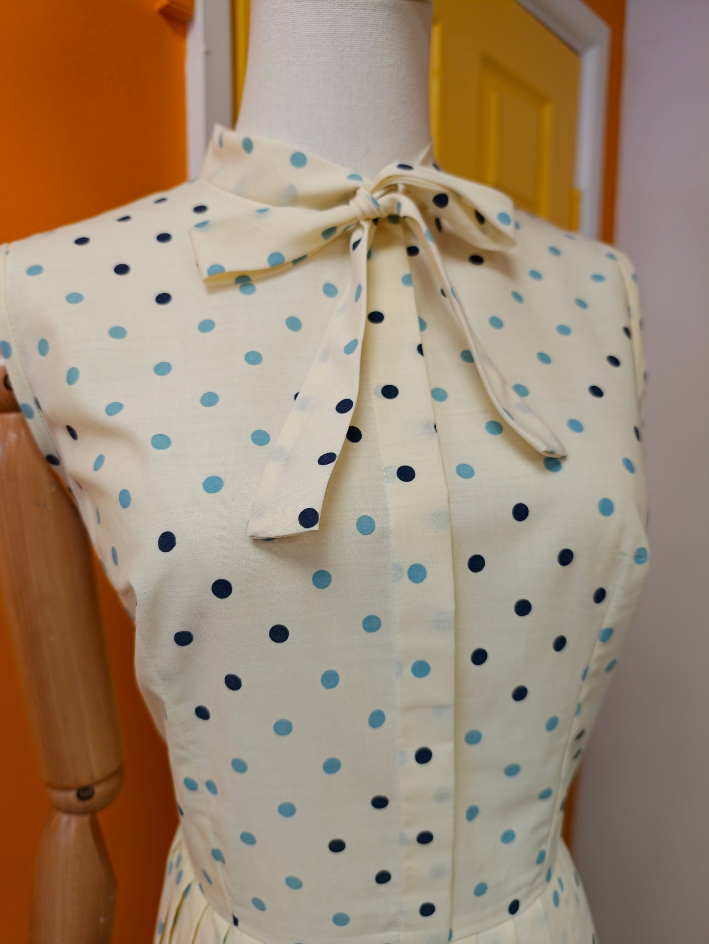 1960s spotty dress with pleated skirt - M/12