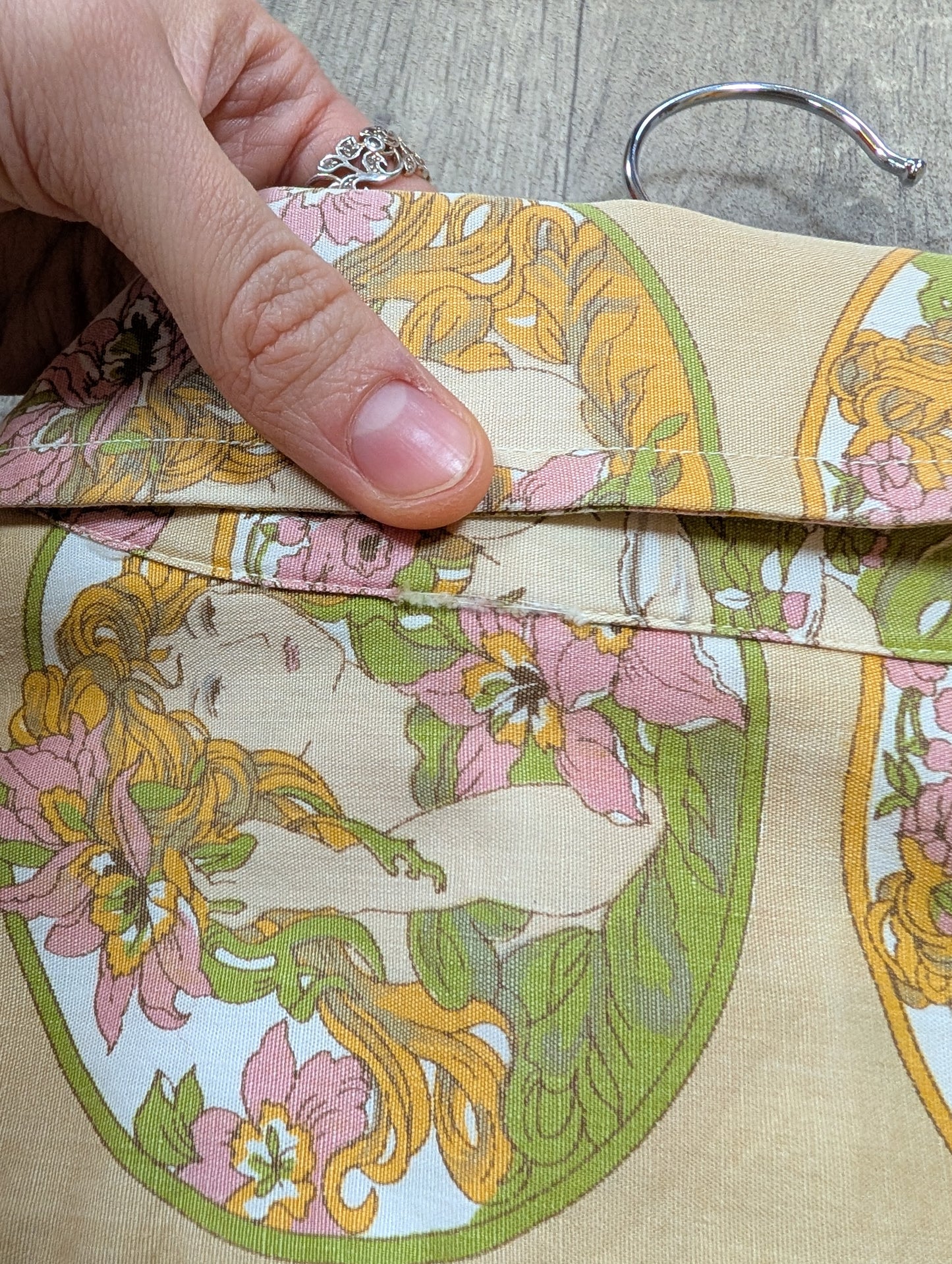 1970s Alphonse Mucha Art Nouveau novelty print dagger collar shirt