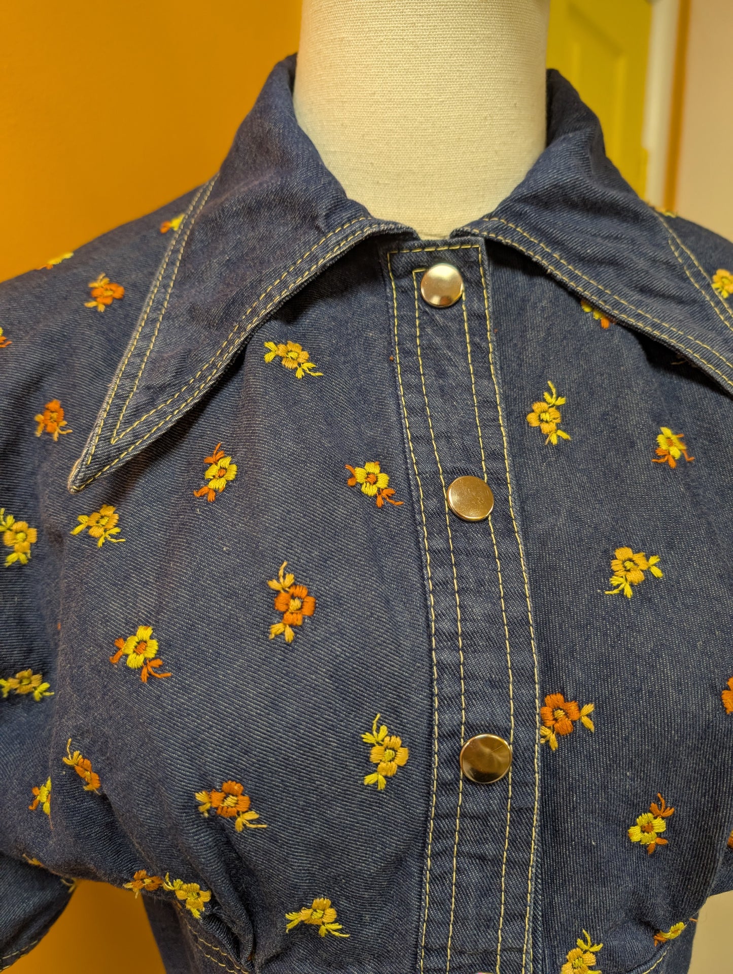 1970s embroidered denim cropped shirt - S