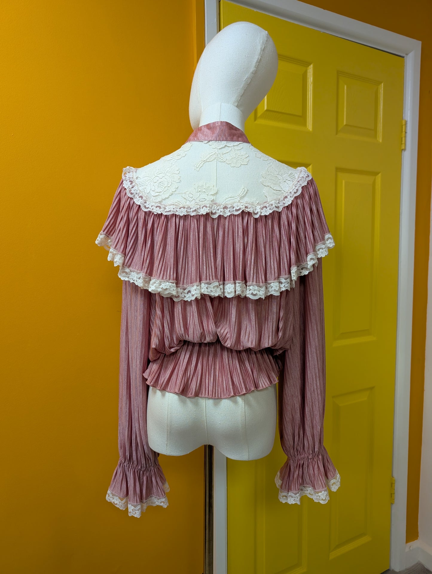 1970s Hershelle Young Mayfair dusky pink lace trim blouse - XS/S