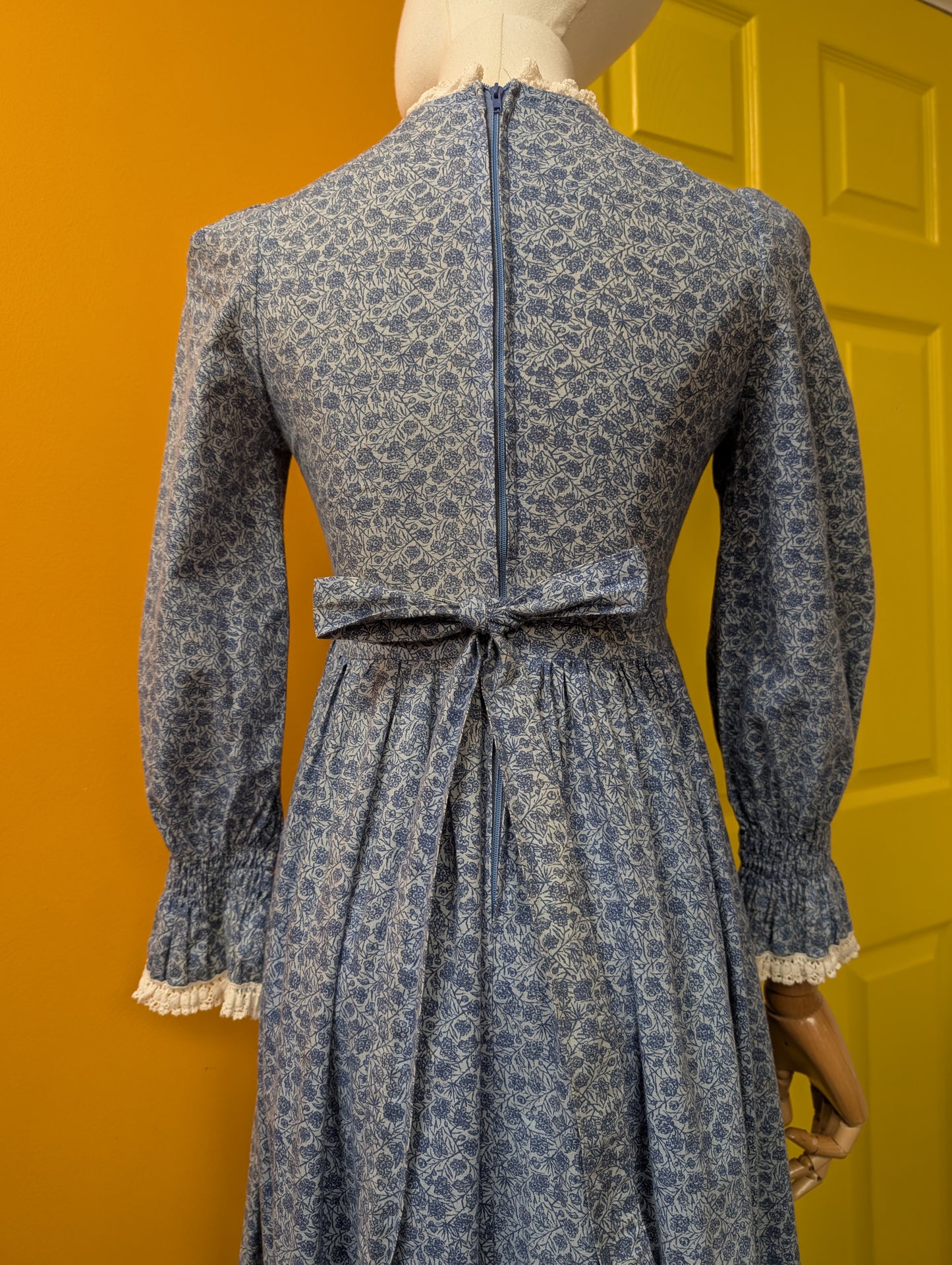 Gorgeous 1970s Laura Ashley made in Wales cotton maxi dress - XS/6/8