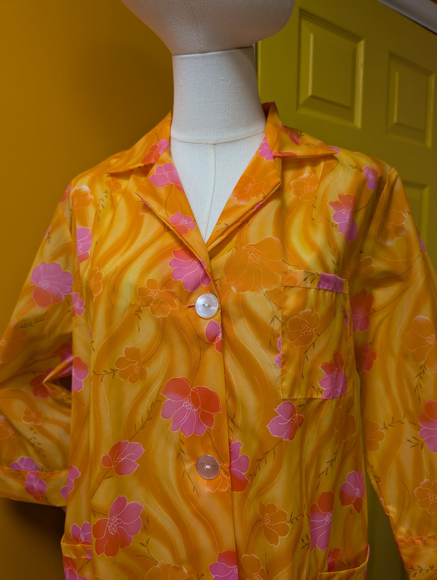 1960s Enfield floral orange & pink nylon house coat - M