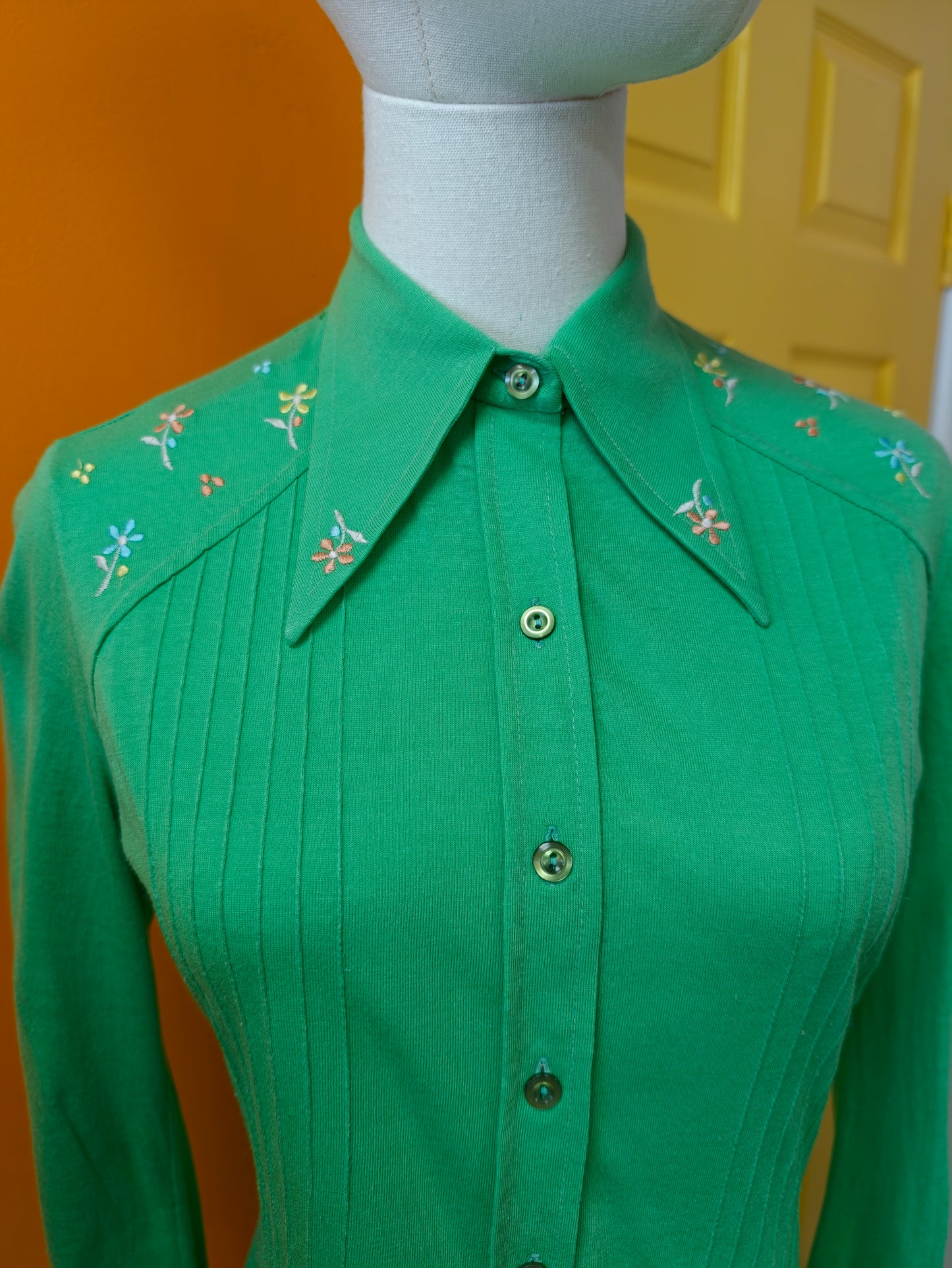 1970s embroidered green dagger collar shirt - S/M